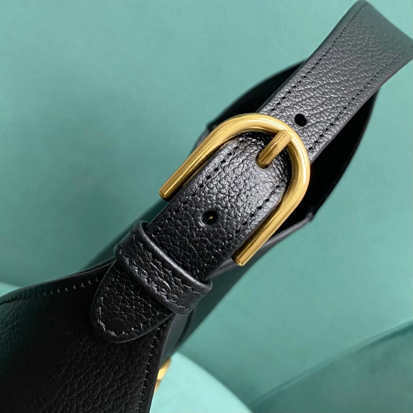 Весенняя коллекция Gucci 2023 — Сумка через плечо ?Полумесяц? — Черная