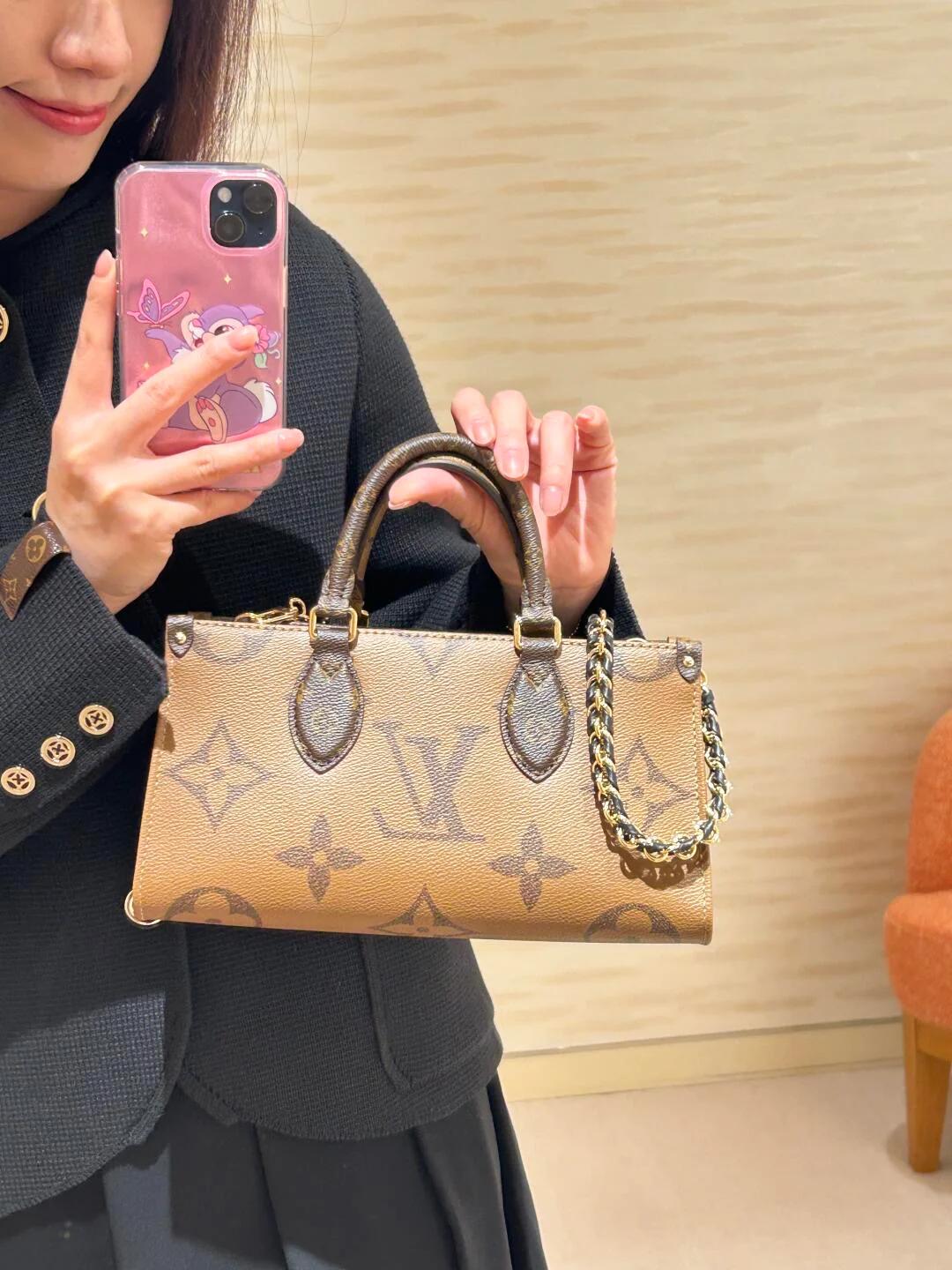 LV-mb163c-onthego-east-west-chain-handbag-classic monogram