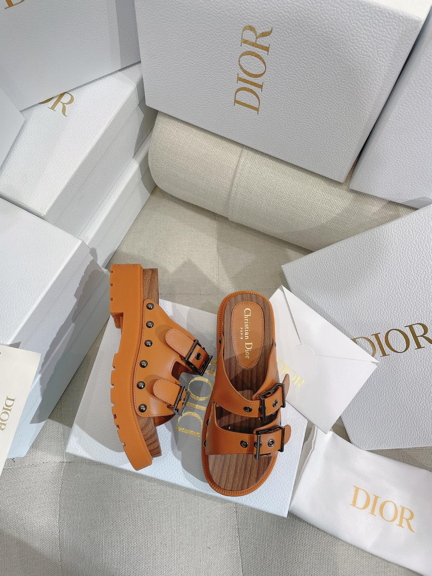 Новинка Dior весна/лето 2023 - Деревянные сабо на платформе - Верблюжий цвет