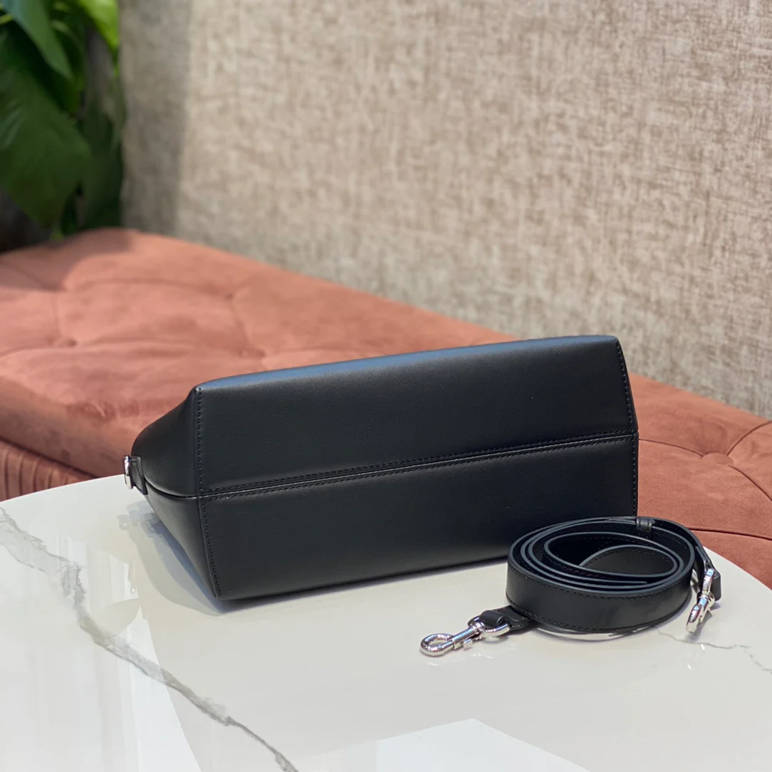 Сумка Fendi by the Way Boston — черная с FF