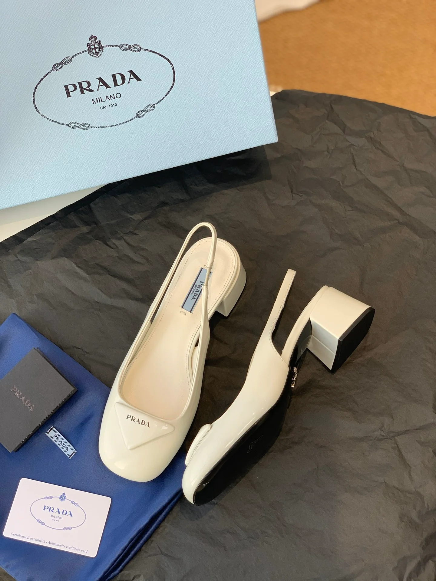 Туфли Prada - Туфли-мэри-джейн на низком каблуке от Prada - белые