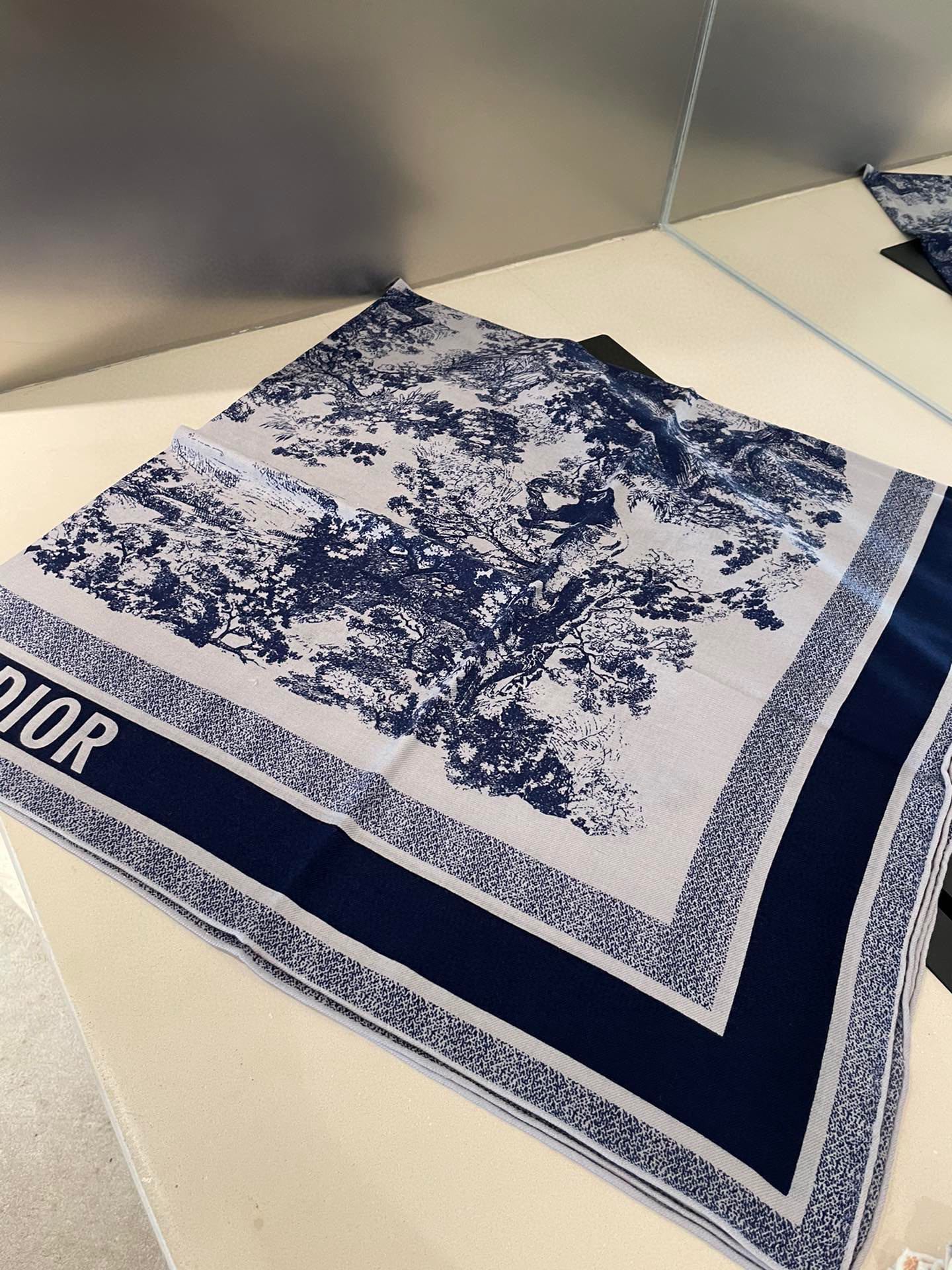 Dior - Квадратный шарф с рисунком в виде брызг краски - 140 см - Шелк и кашемир - Темно-синий