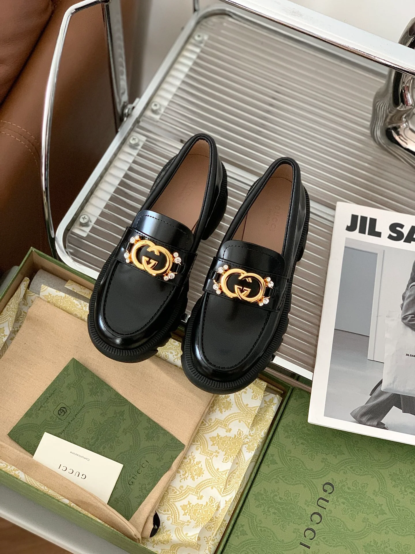 Gucci - Новинка сезона осень/зима 2022 - Лоферы на платформе GG со стразами