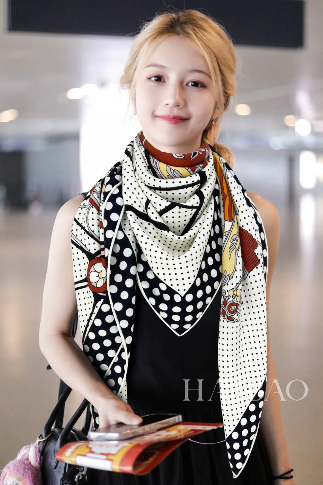 Большой носовой платок Hermes 2024 в классическом стиле ?Карета?.