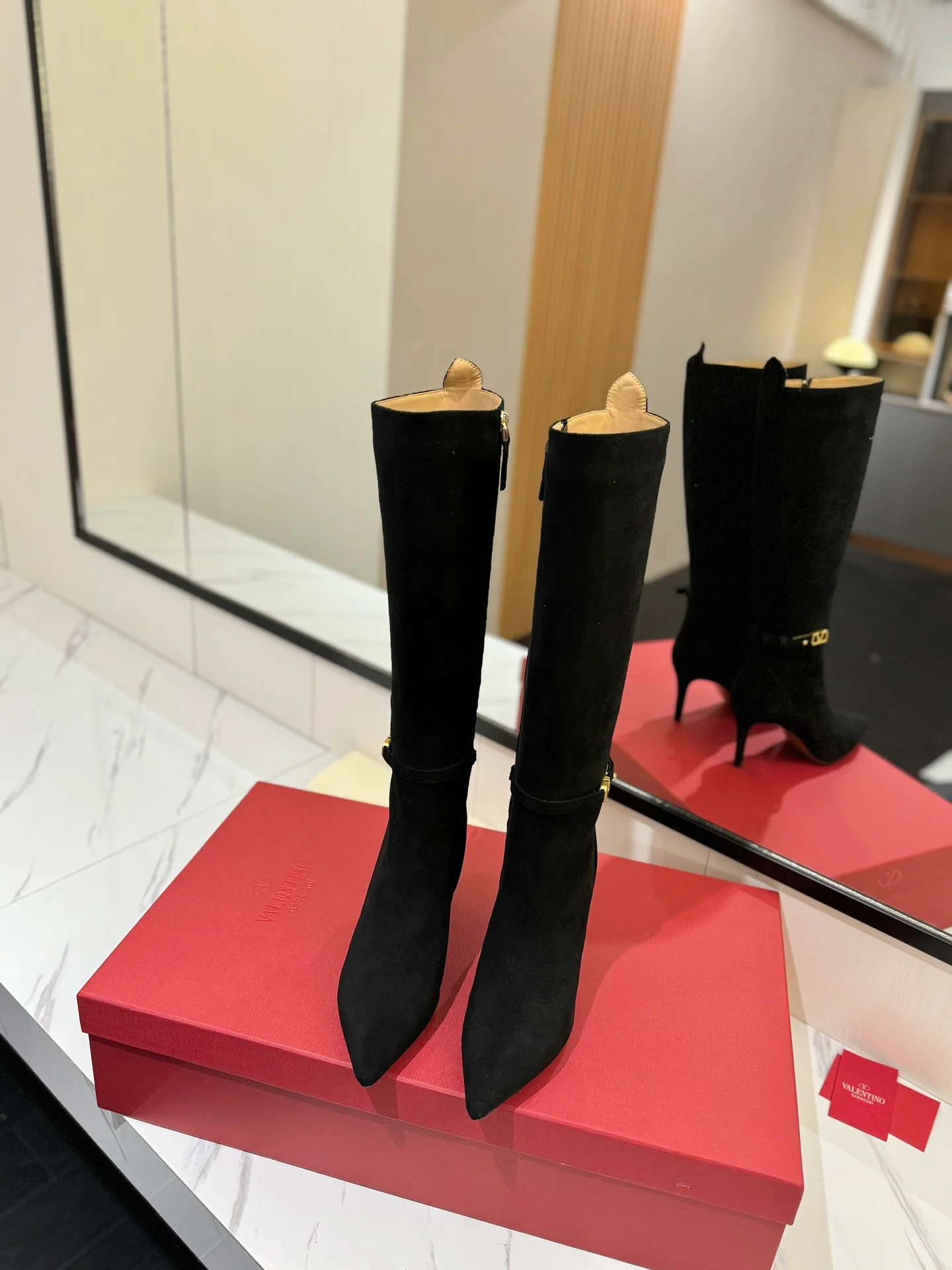Сапоги для верховой езды на высоком каблуке Valentino 2024 — черные