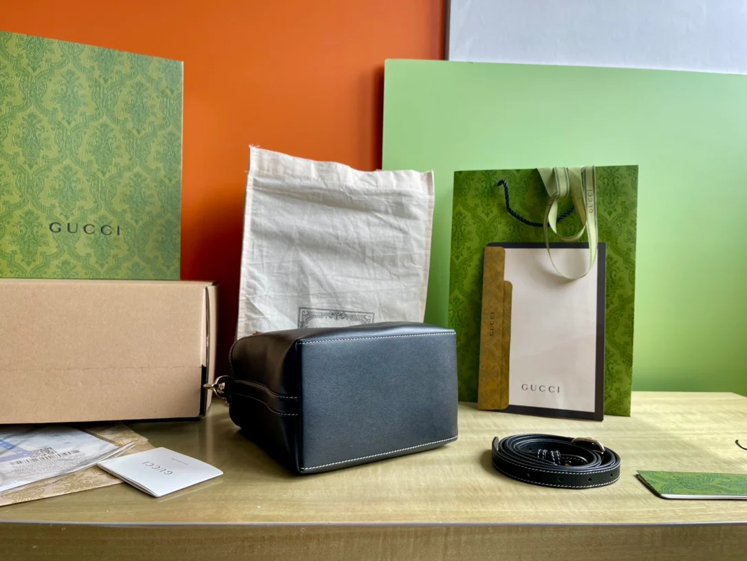 Мини-сумка-ведро Gucci 2025 из гладкой кожи - черная