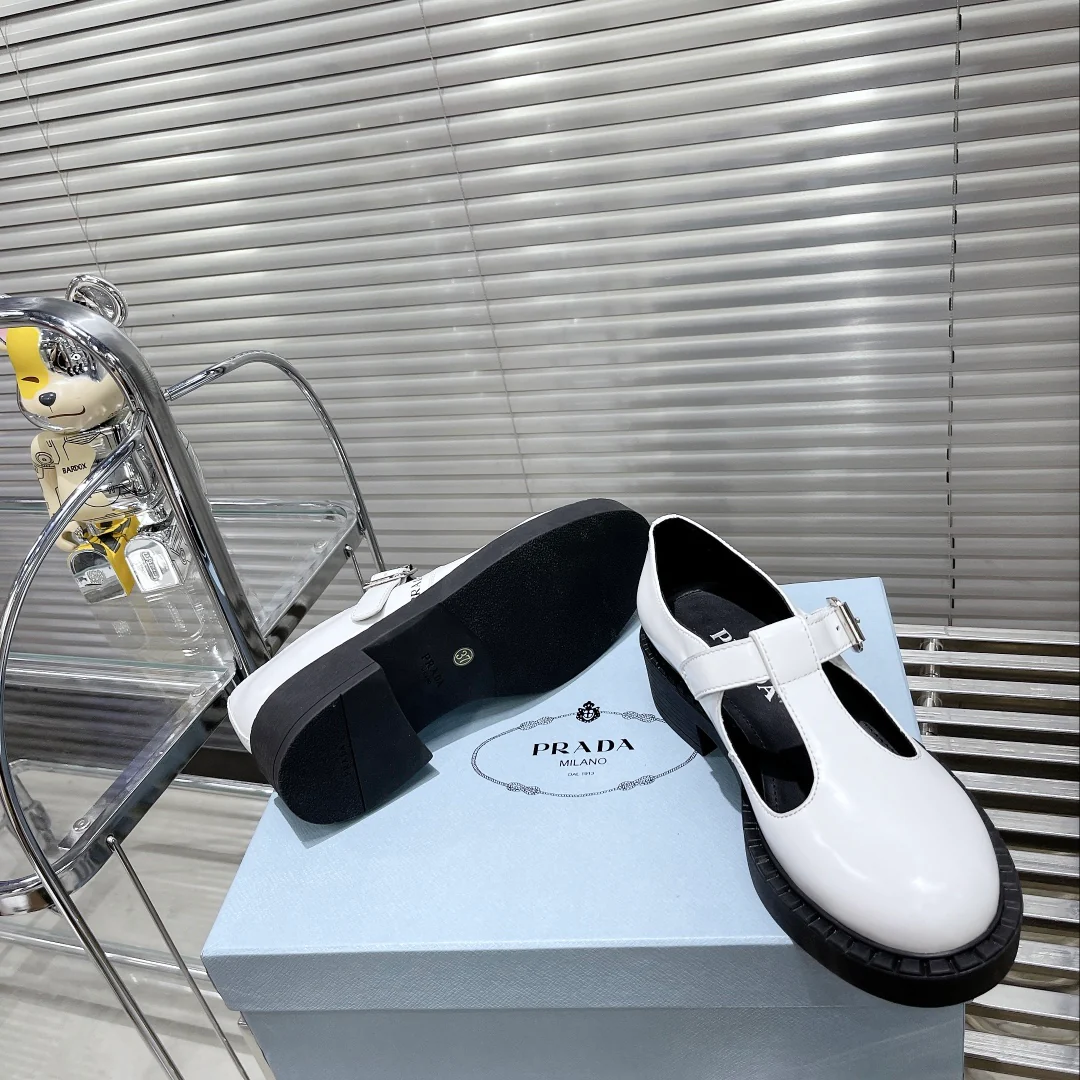 Коллекция Prada ?Рейми Джейн? весна 2022 — 1