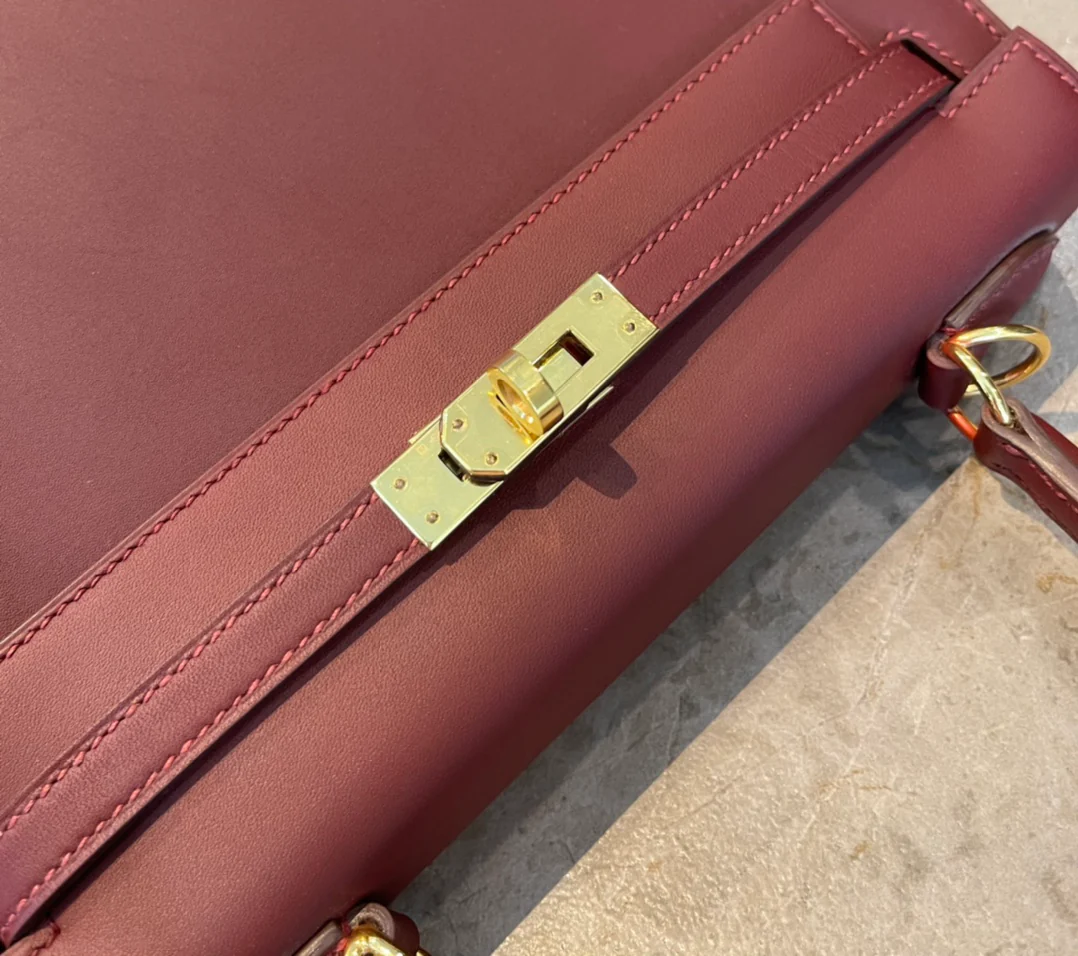 Hermes Kelly 25 Somprero Matte Box 55 Hermes Red with Gold Buckle
