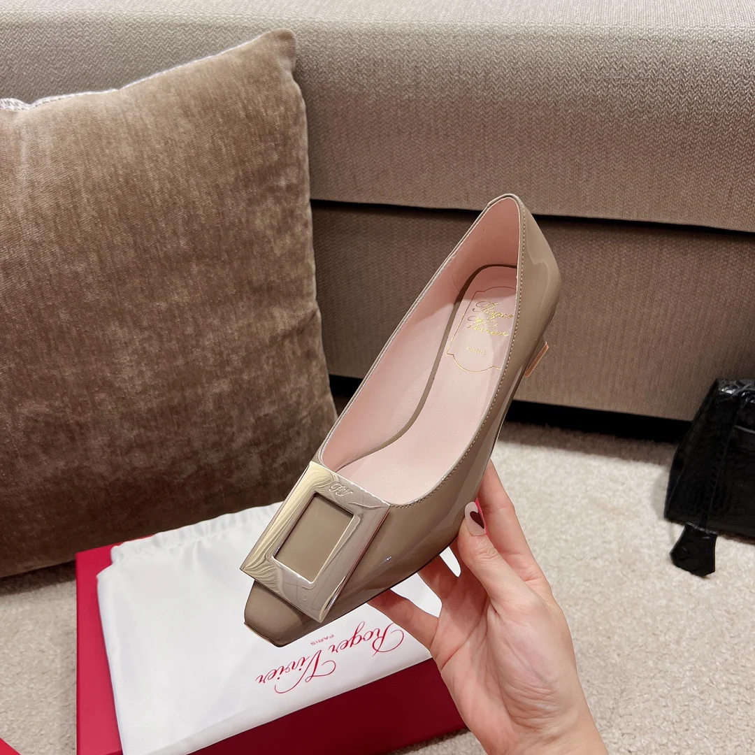 Трапециевидные туфли на высоком каблуке с длинной пряжкой для поездок на работу