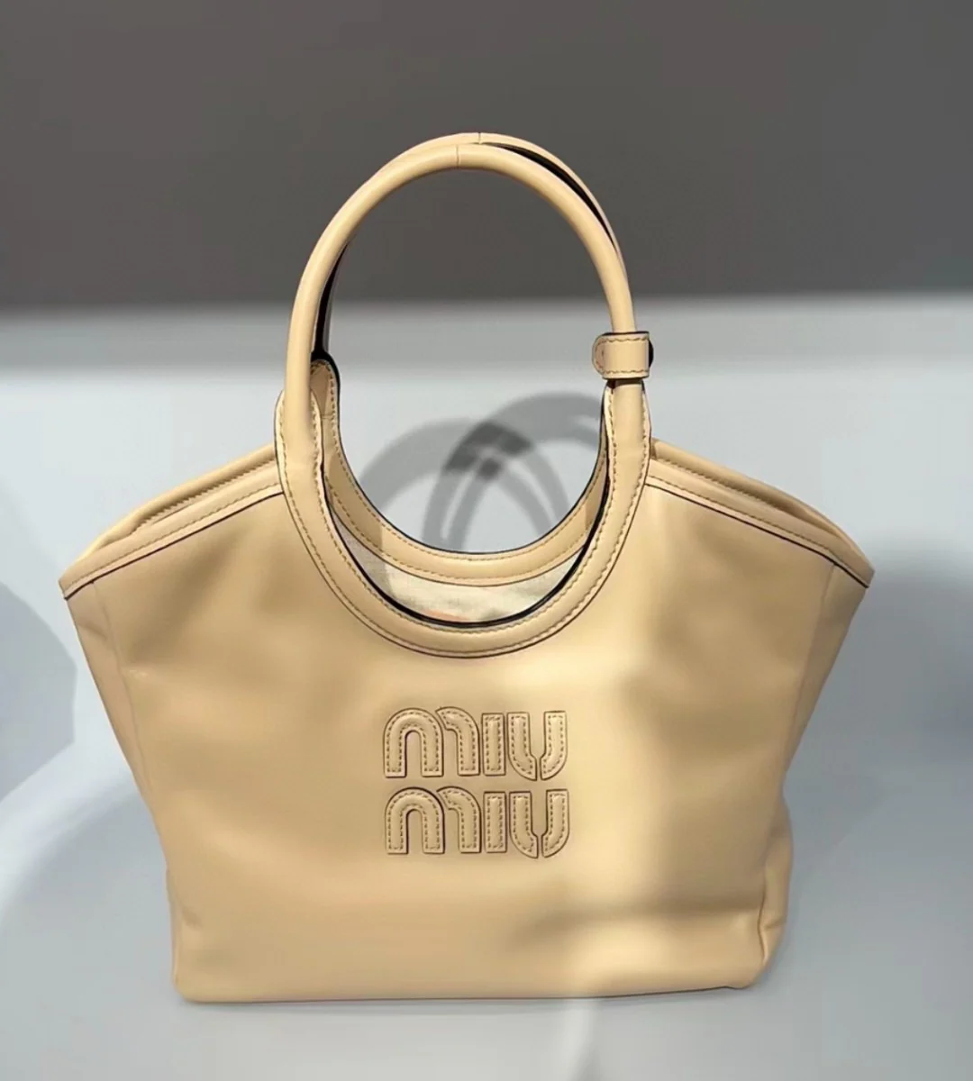 Сумка-тоут Miu Miu Ivy - Body Showcase