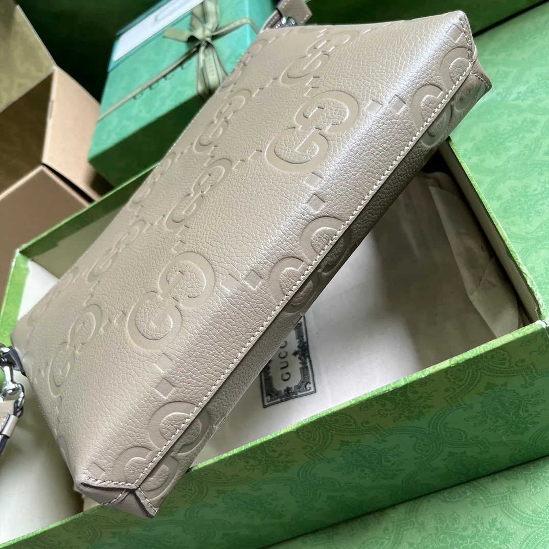 Сумка-мессенджер Gucci Embossed Medium