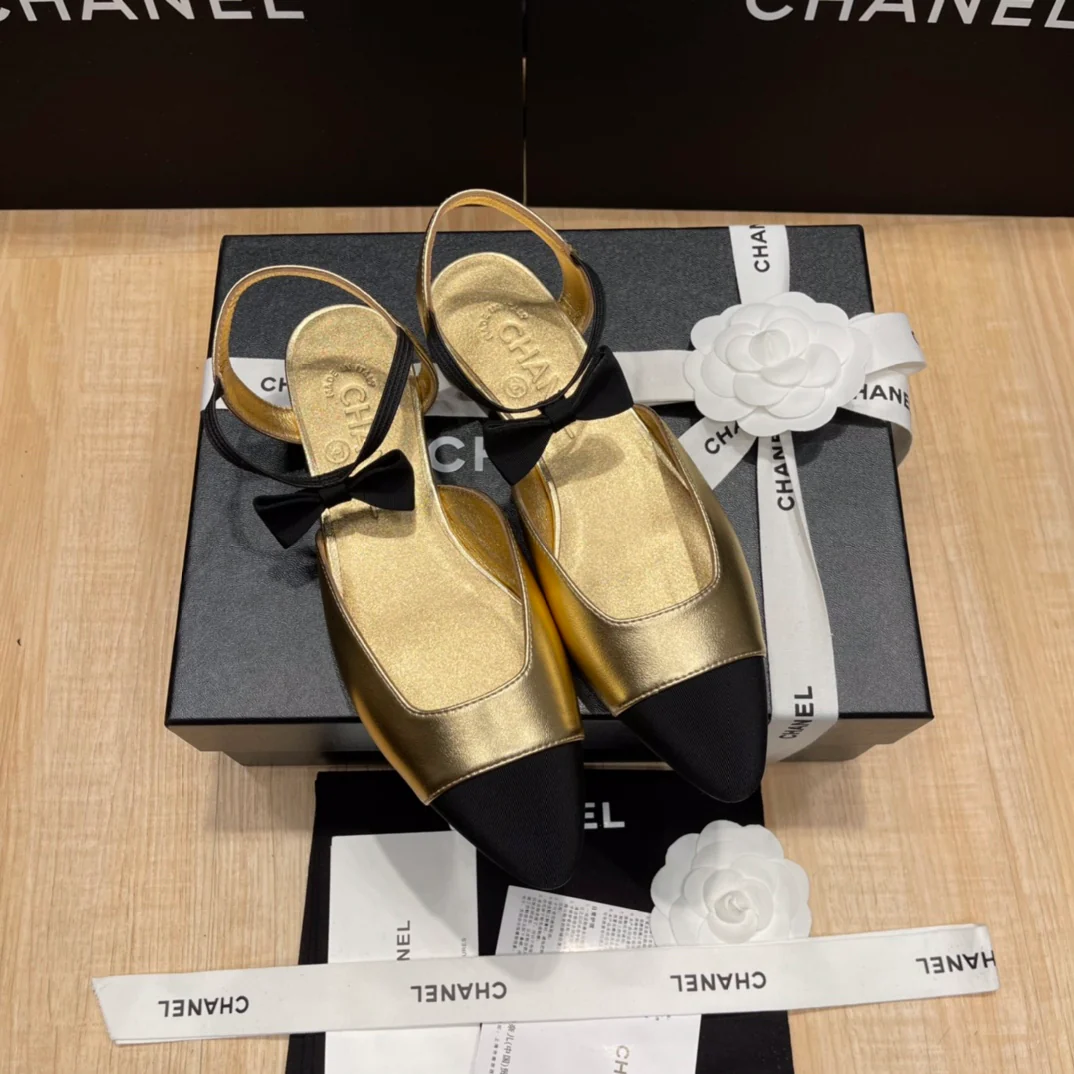 Chanel - Золотые туфли на закрытом каблуке