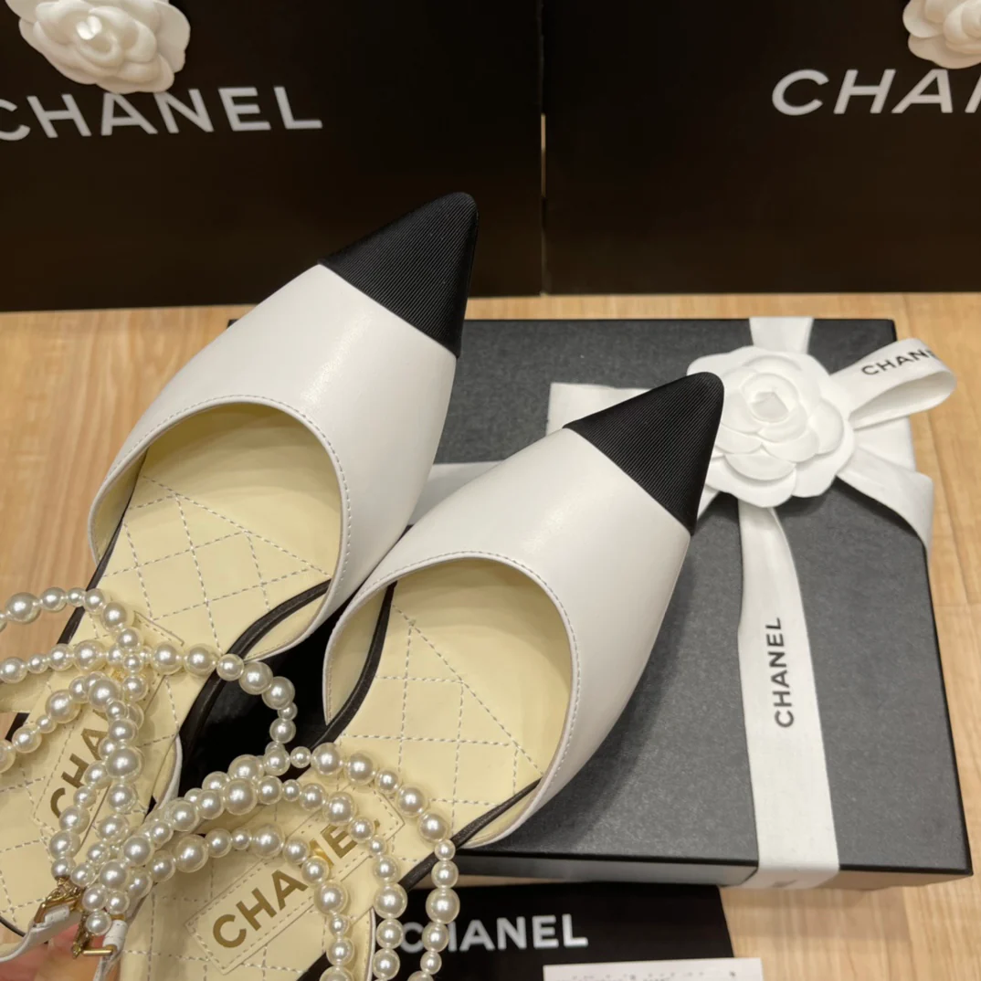 Chanel - Белые жемчужные сандалии