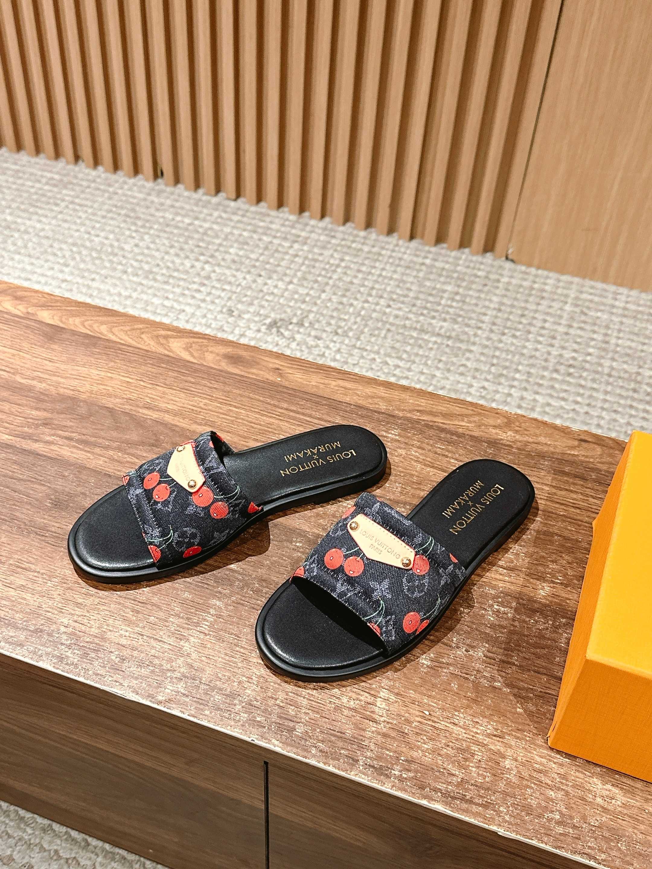 LV - Сандалии на плоской подошве из ретро-серии Такаши Мураками - Черные