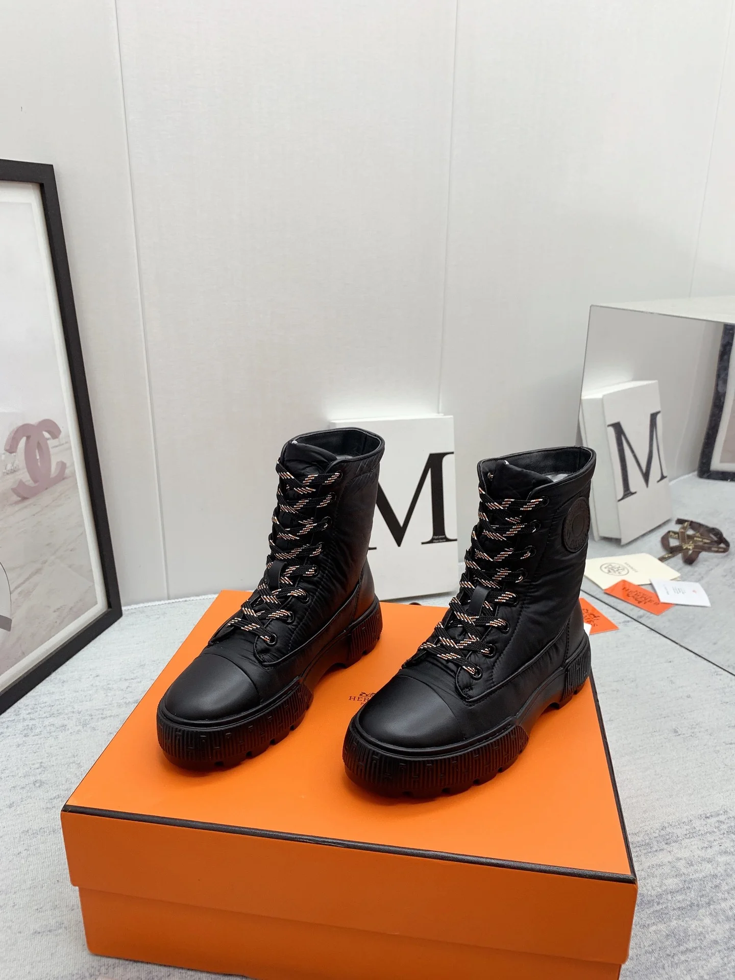 Новинка сезона осень/зима 2023 от Hermes - Водонепроницаемые ботинки из парашютной ткани - Черные