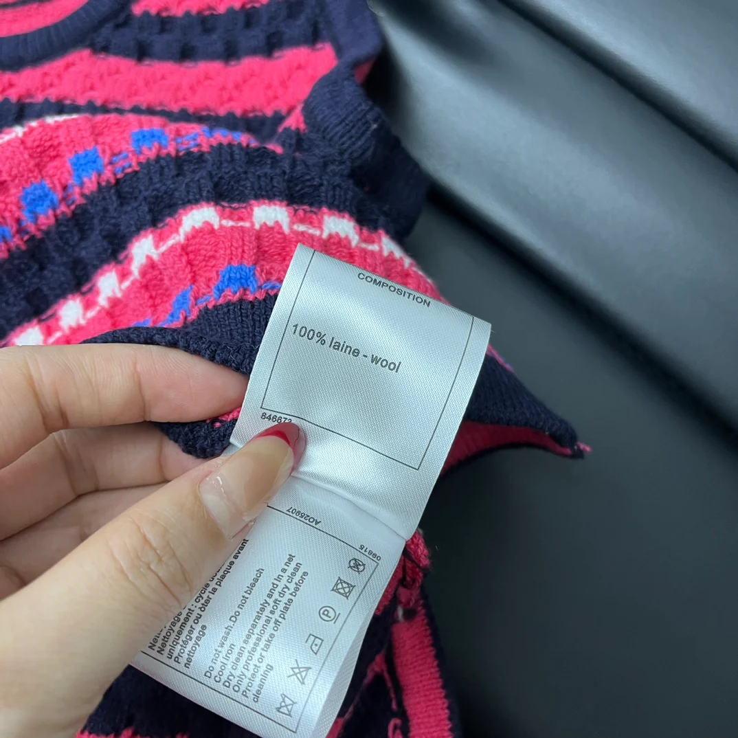 Chanel - 2403-24 Новинка: Полосатый жилет с круглым вырезом - 1