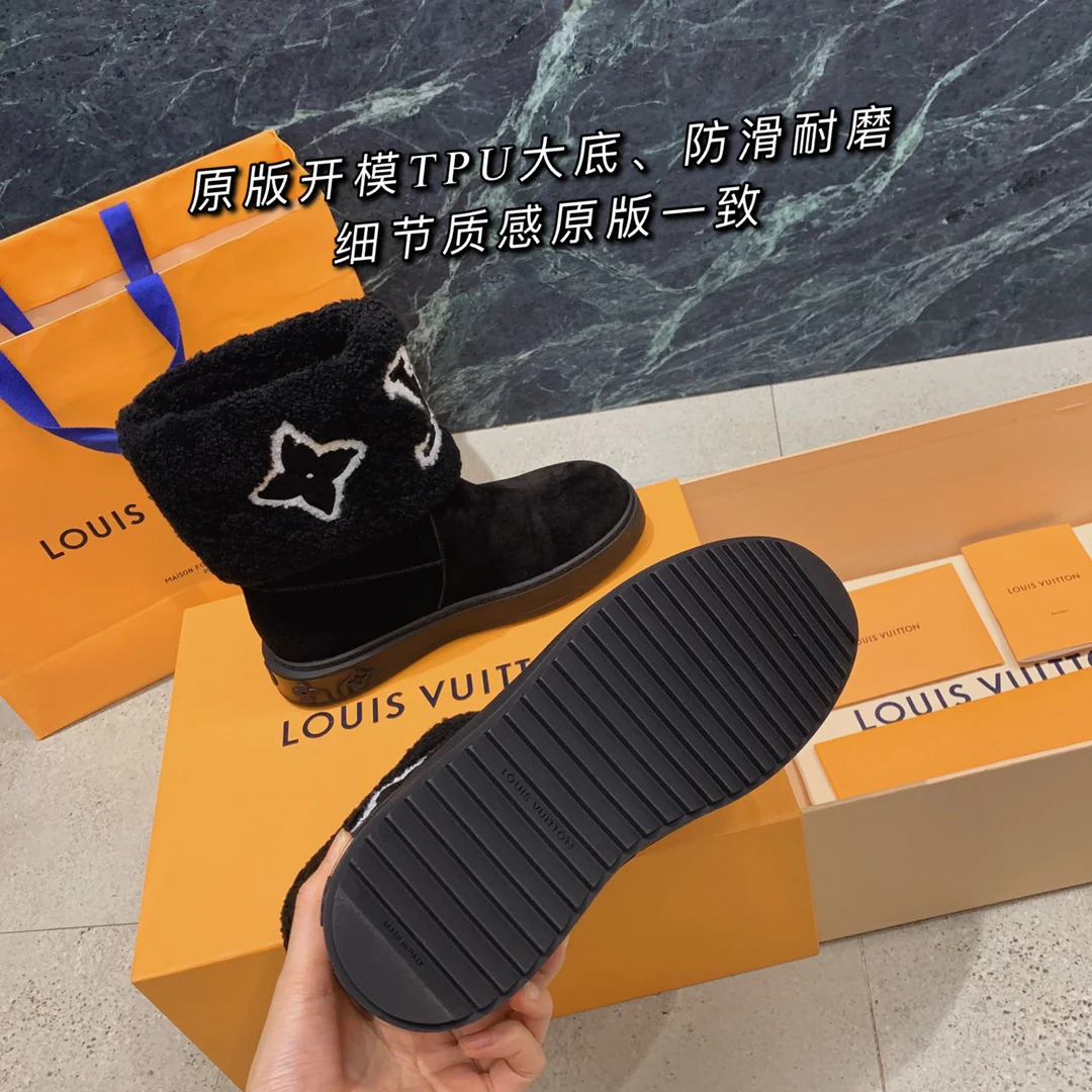 Новинка осенне-зимней коллекции LV 2022 — Снежные сапоги из натуральной овчины — Черные