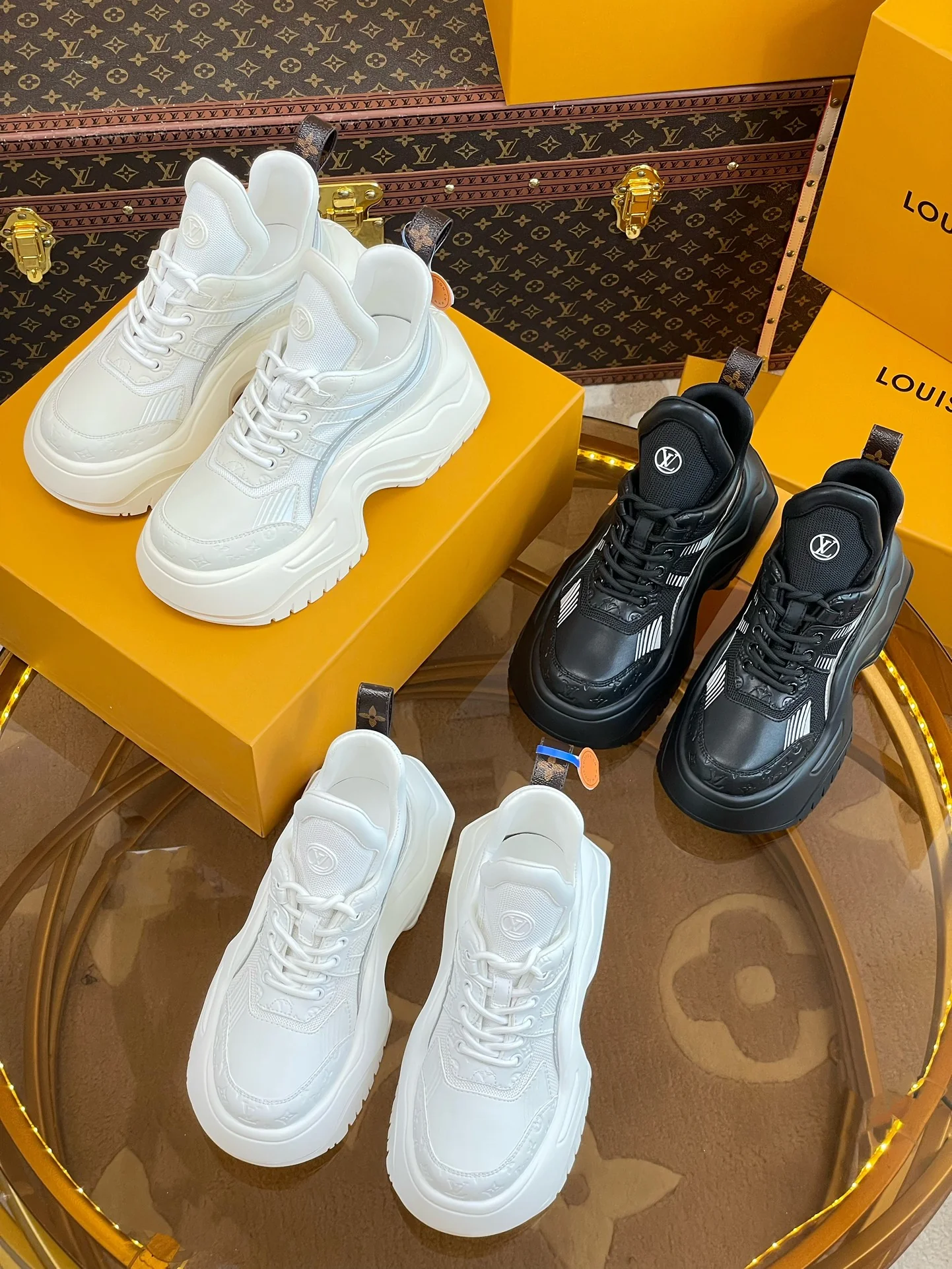 Новинка LV 2023 года - Спортивные массивные кроссовки - Archlight 2-0 - Белый/Серебристый