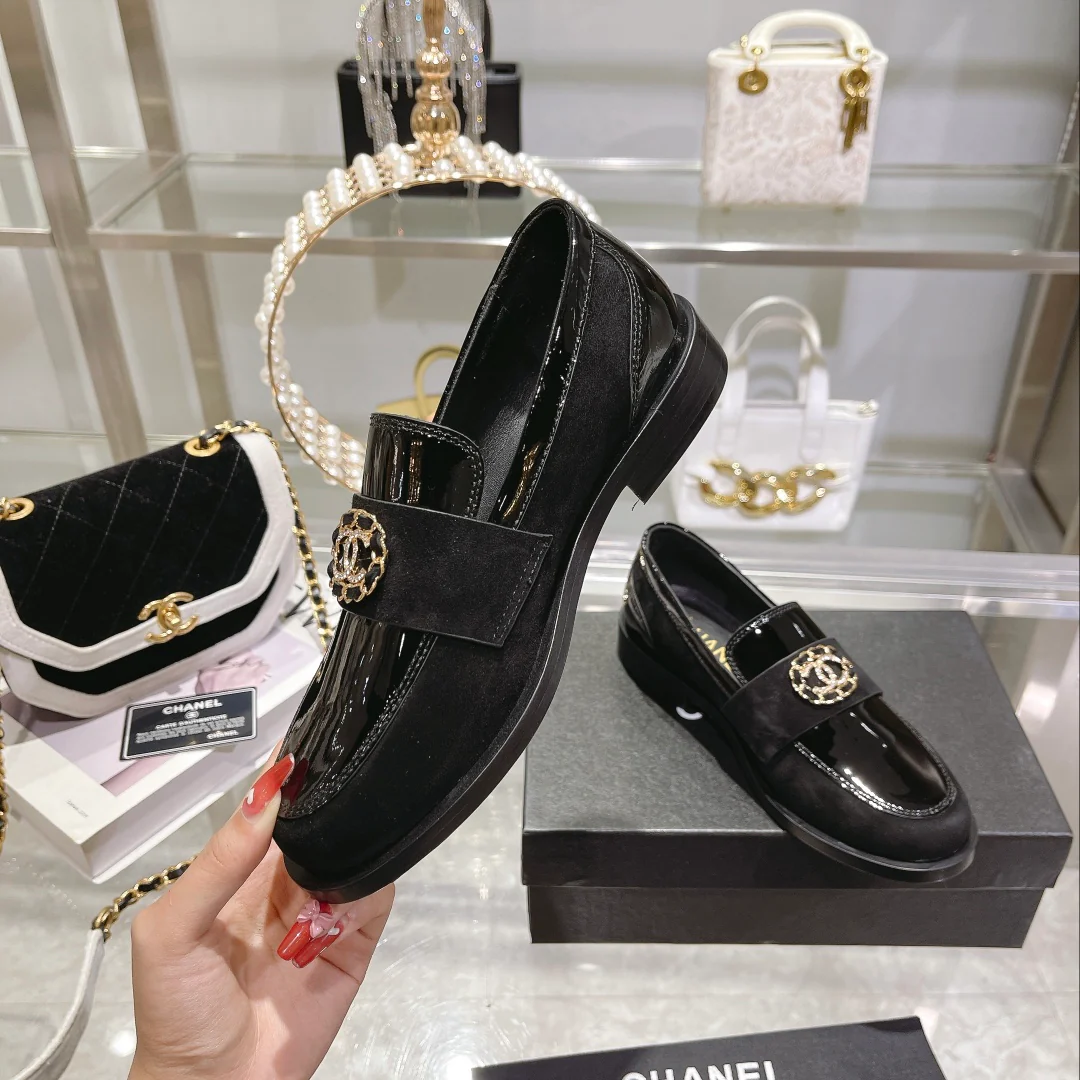Новинка сезона ?Ранняя осень? от Chanel — лоферы