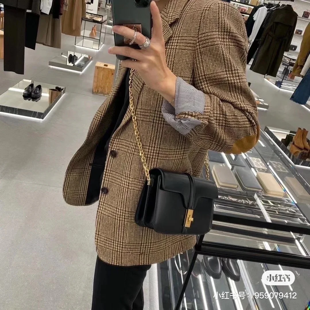 celine-soft-16 кожаная сумка на цепочке-1