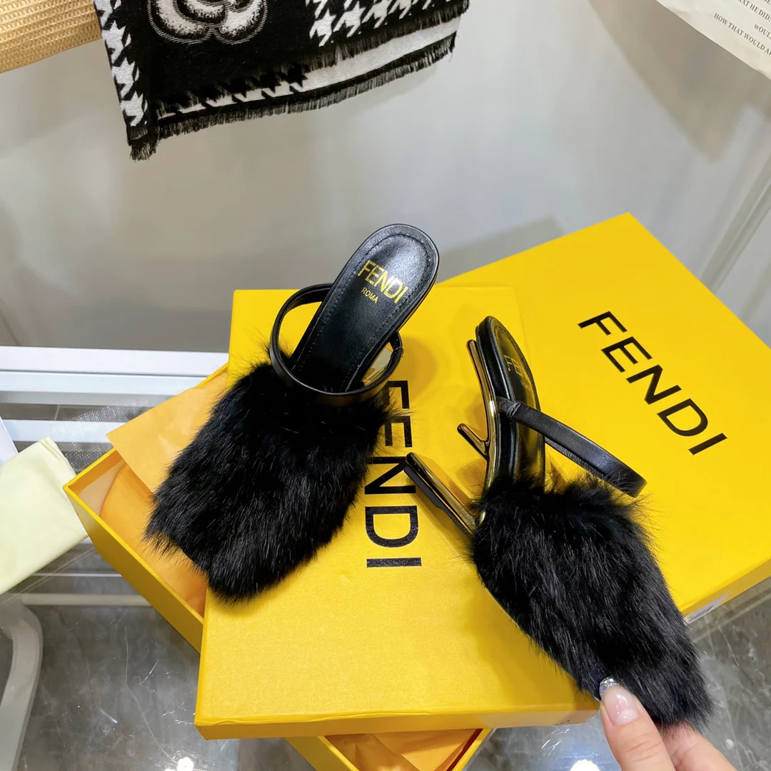 Fendi - Меховые тапочки на высоком каблуке