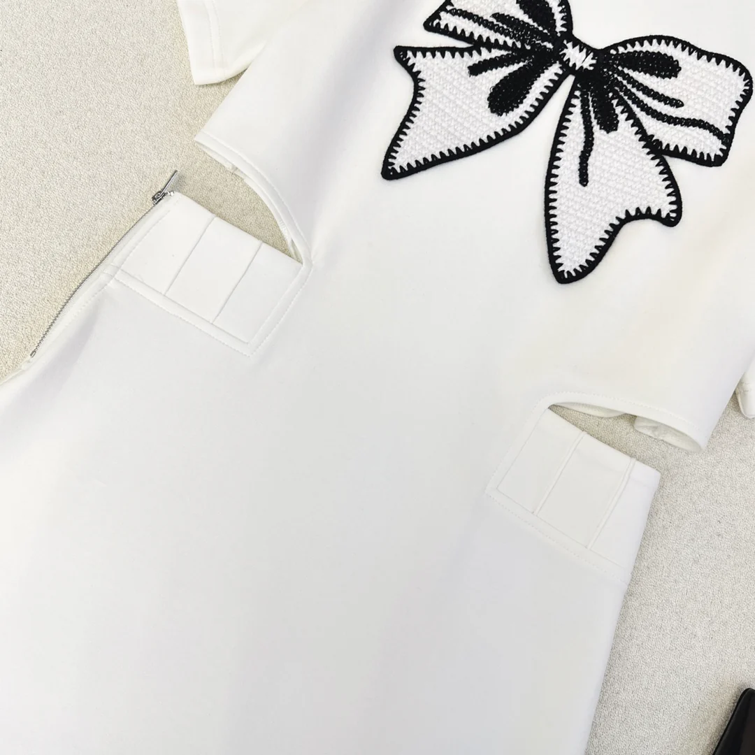 Miu Miu - 2404-24ss Весна/Лето Новинка Платье с короткими рукавами и вышивкой бантом - Белое