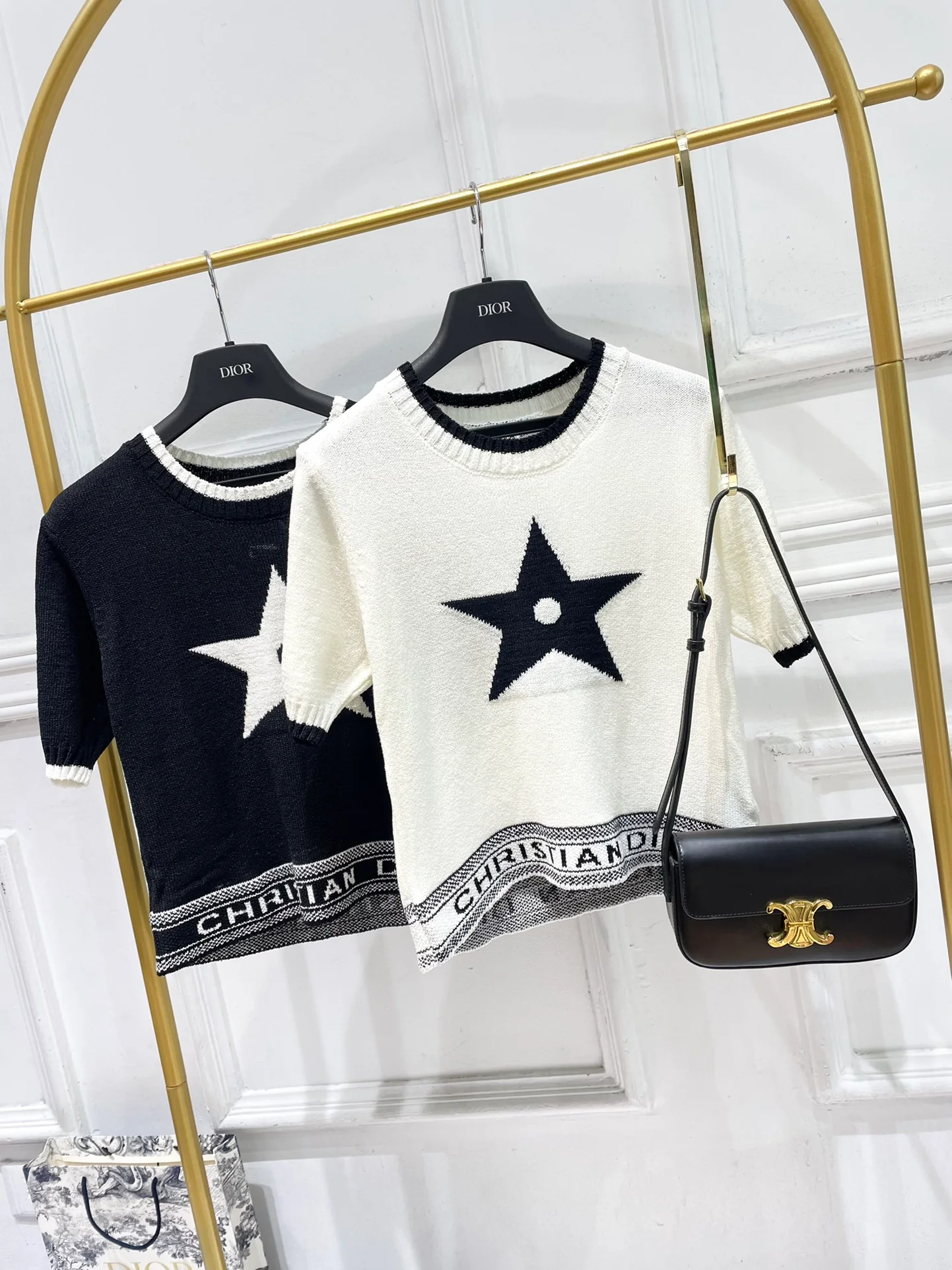 Вязаный топ Dior 2403 с жаккардовым узором ?Счастливая звезда?, с короткими рукавами, белый.