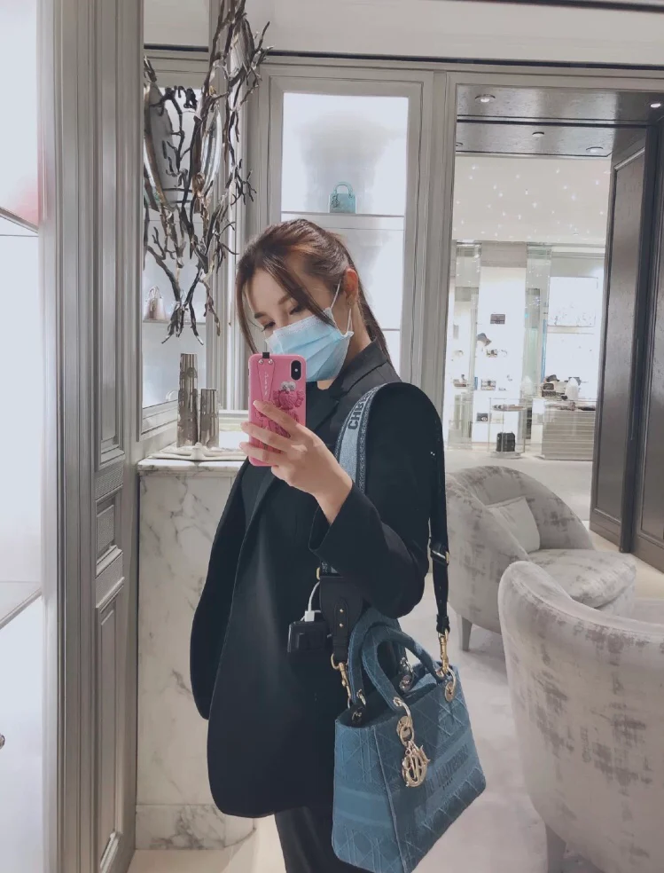 Сумка Dior Lady D Lite, 24 см, джинсово-синего цвета.