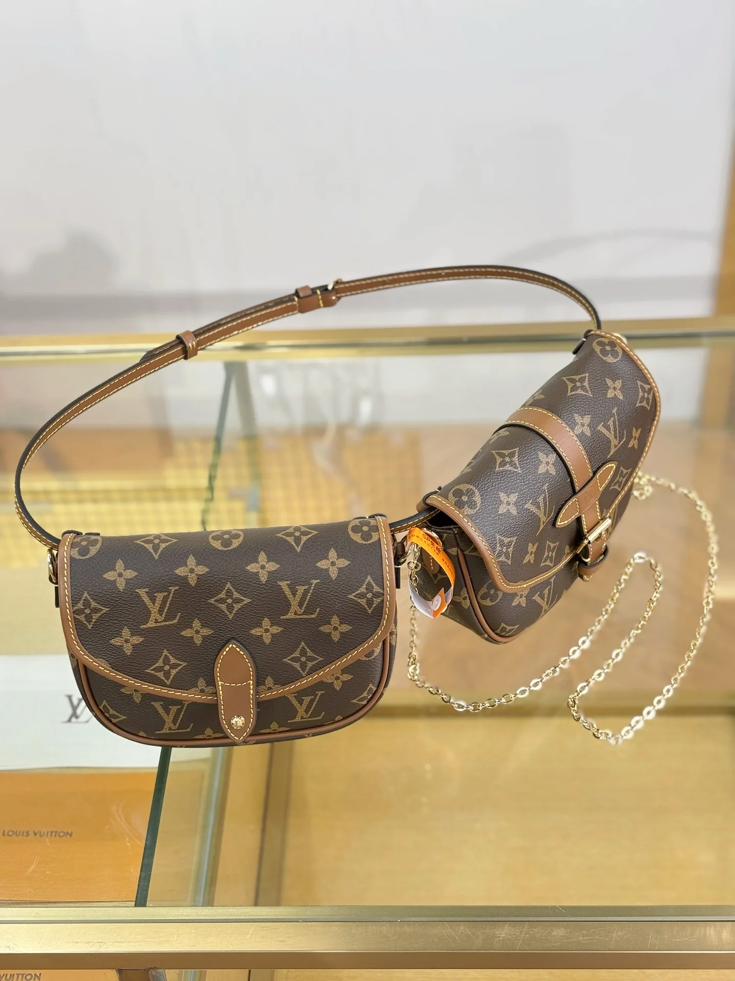 LV-m26592-duo-bb-handbag