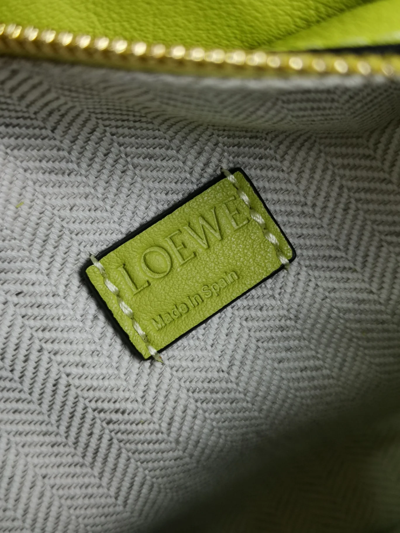 Мини-сумка Loewe Puzzle Bag из телячьей кожи - 24