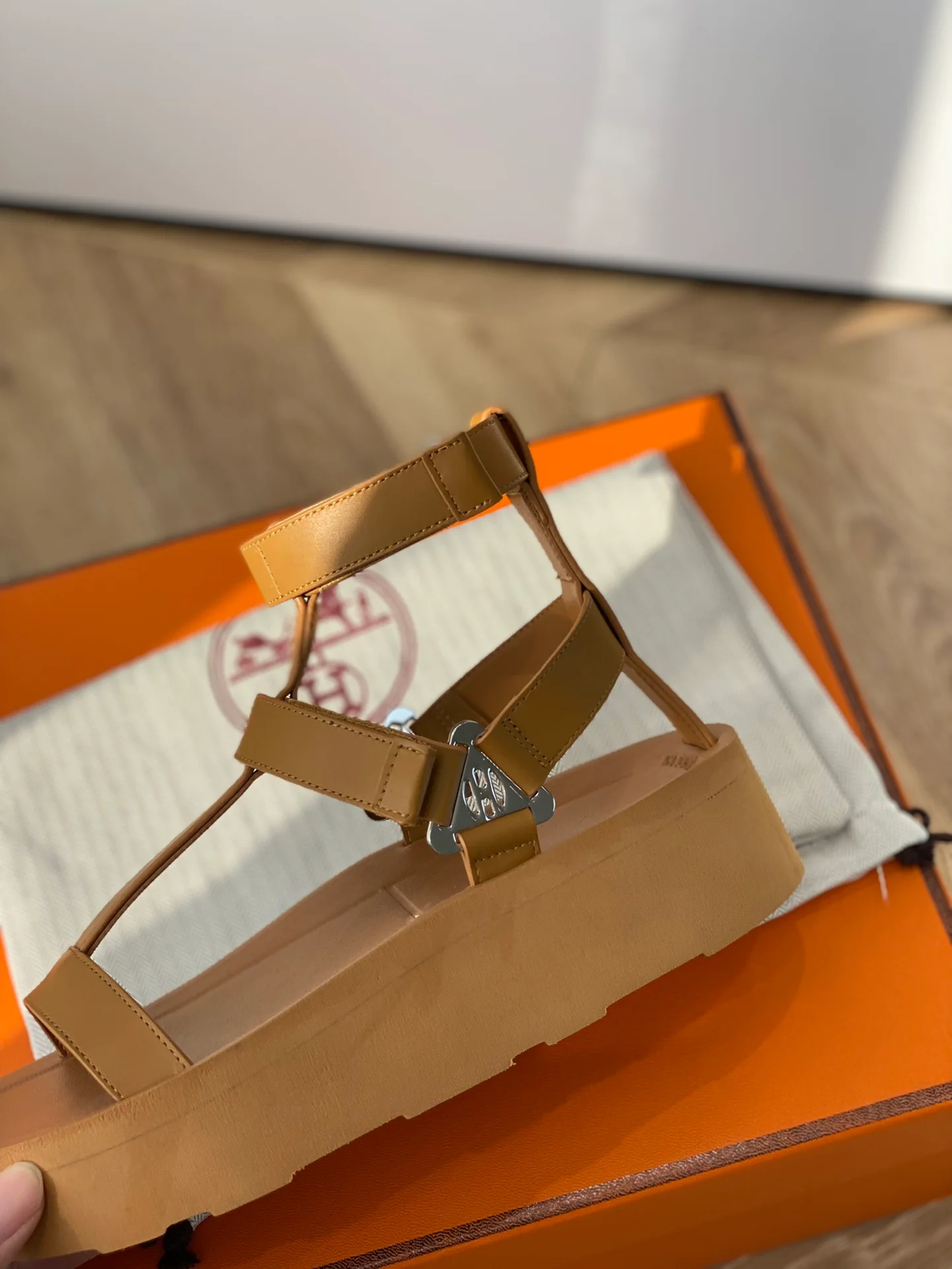 Римские сандалии на платформе Hermes