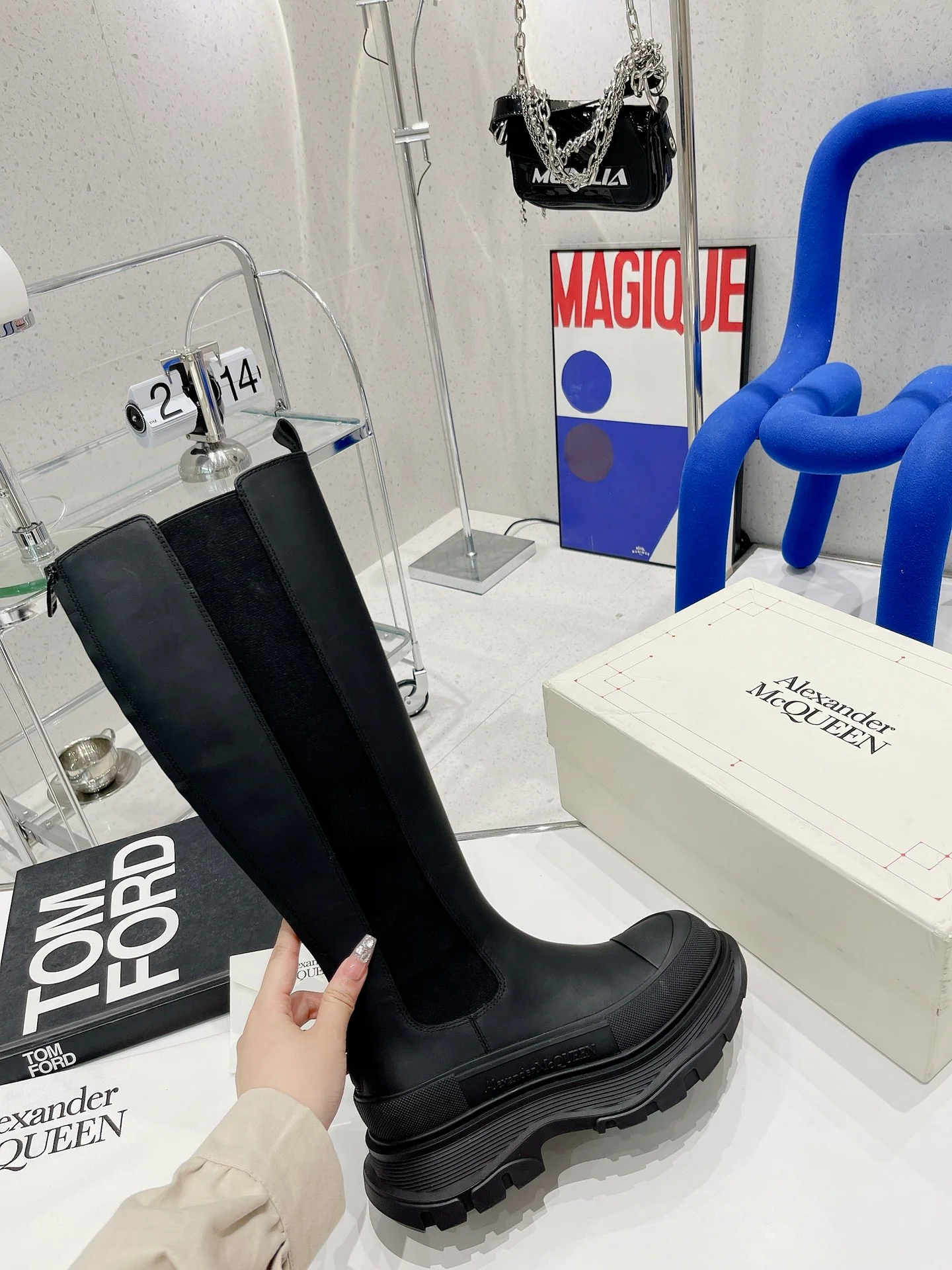 Коллекция McQueen 2022 года с подиума - Длинные сапоги - 2