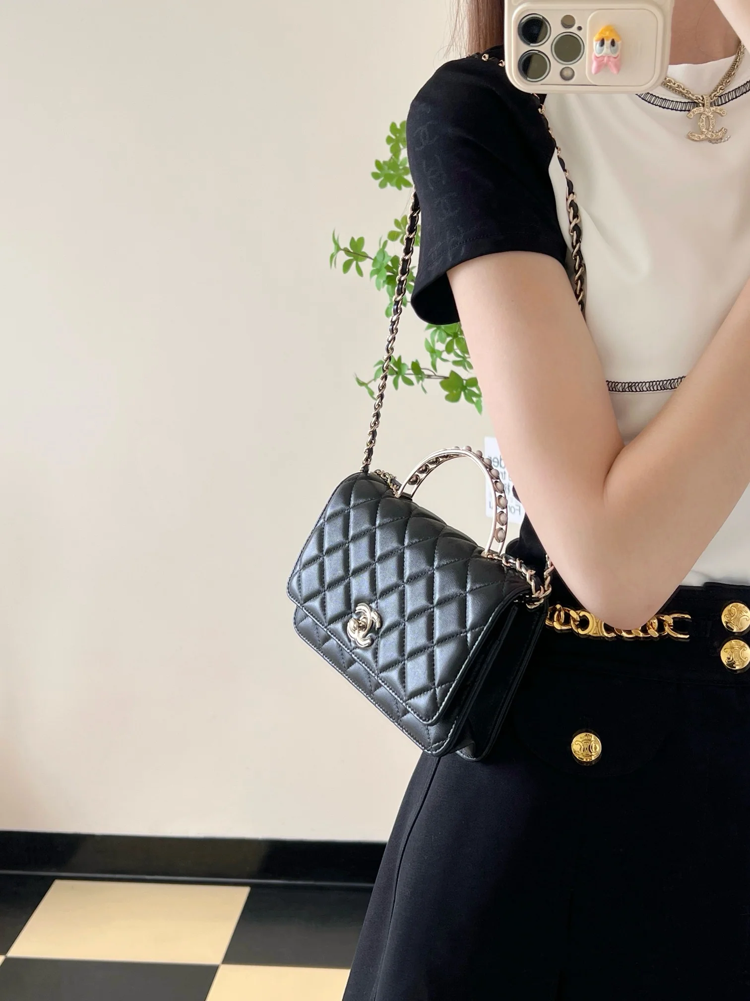 Chanel - Жемчужная сумочка WOC - Черная