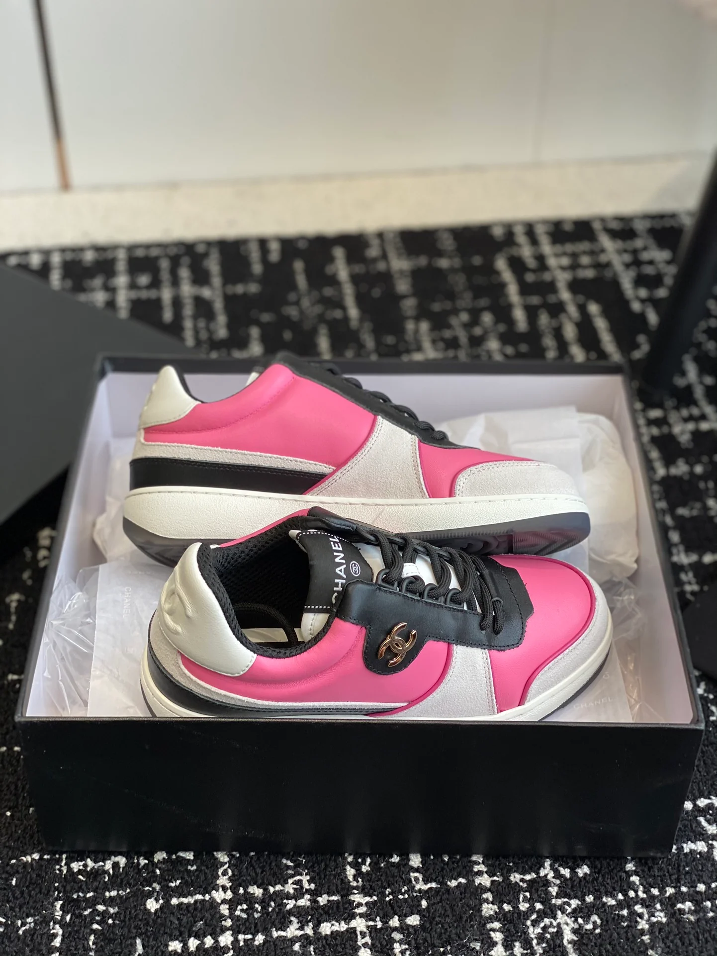 Новинка 2023 года от Chanel - Кроссовки из овечьей кожи - Розовые