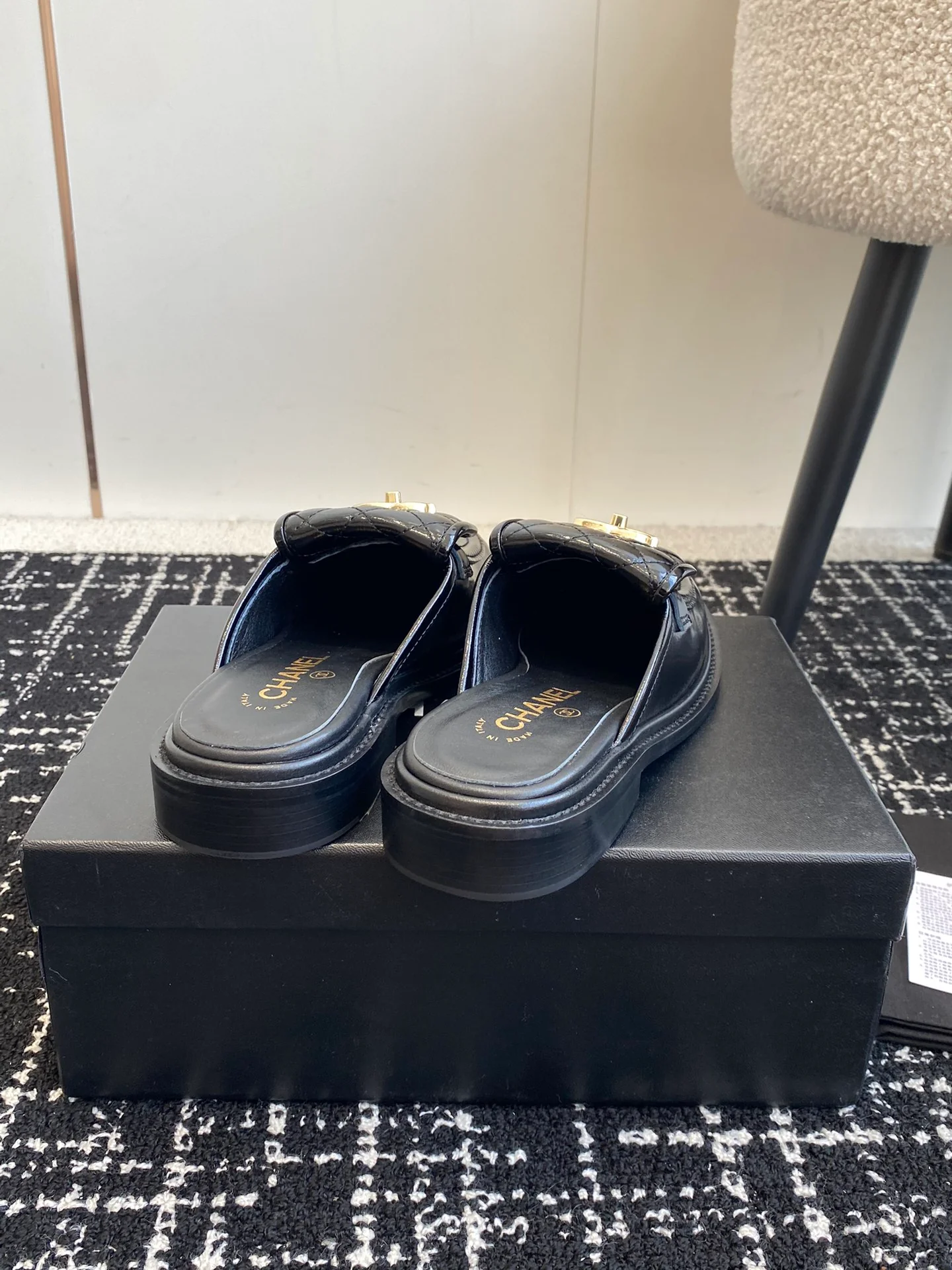 Туфли-слипоны Chanel 2024 Retro - черные