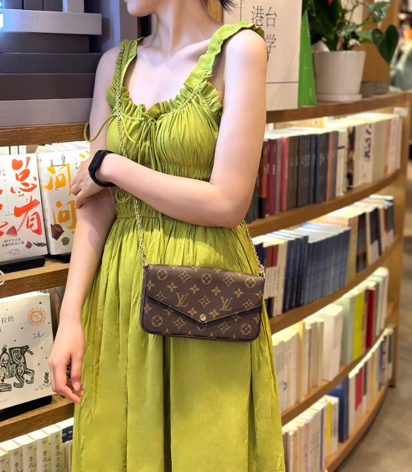 LV-m81896-felicie-pochette сумка с клапаном и карманом, коричневая