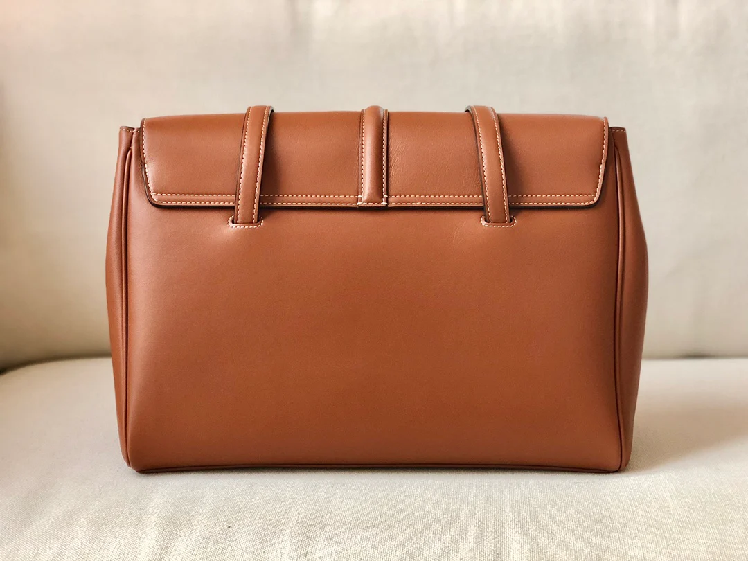 Сумка Celine Soft 16 Medium из гладкой коровьей кожи - коричневая