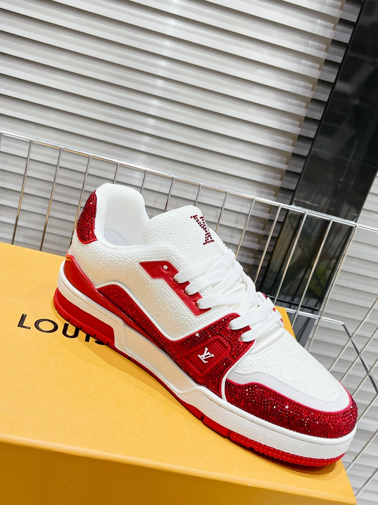 Кроссовки LV Trainer - обувь для скейтбординга - глянцевые белые и красные - унисекс