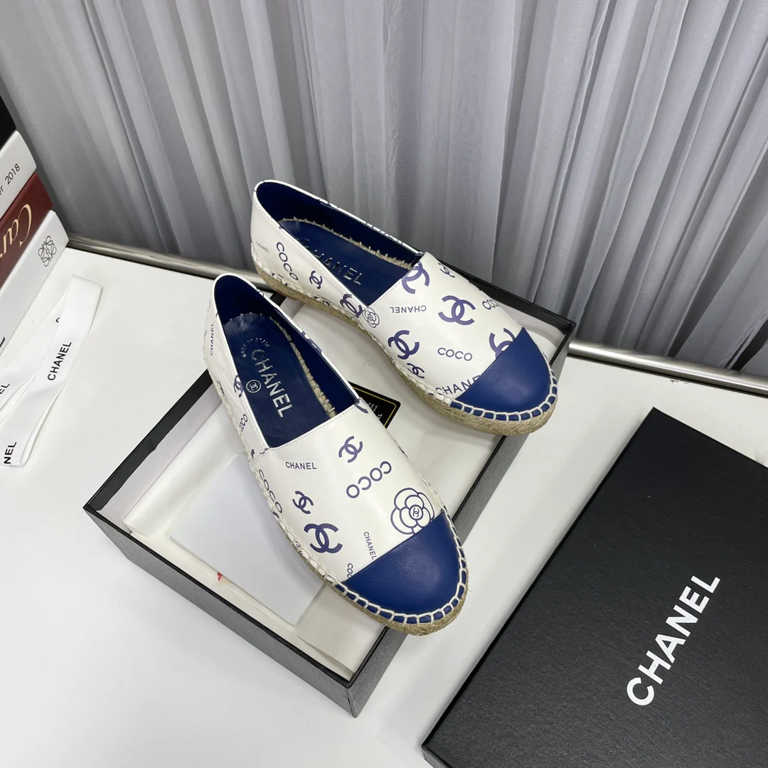 Новинка весны 2023 года от Chanel - Рыбацкие туфли из овечьей кожи - Синие