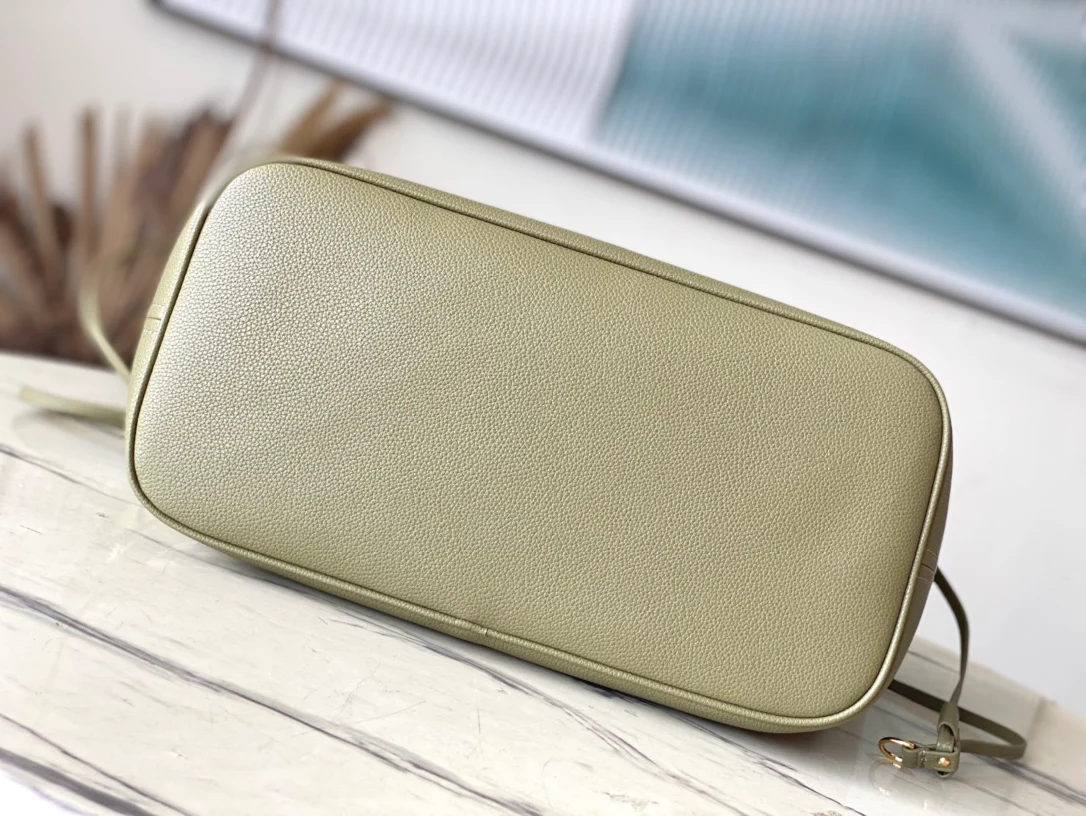 m46649-LV-neverfull-mm-grass green