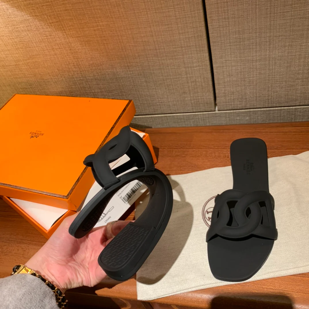 Новые тапочки Hermes-aloha в форме свиного носа