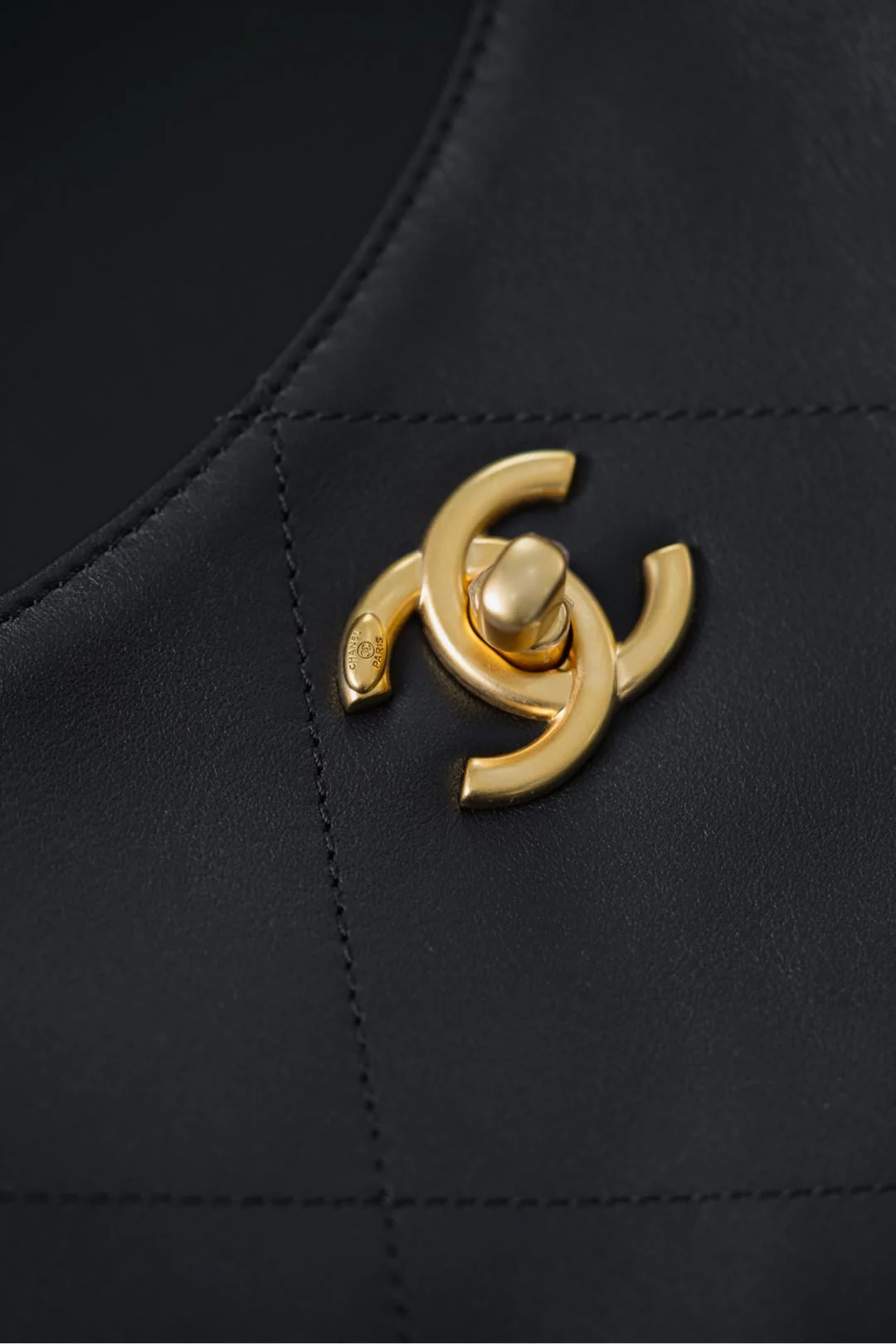 Маленькая сумка Chanel 25stote - черная