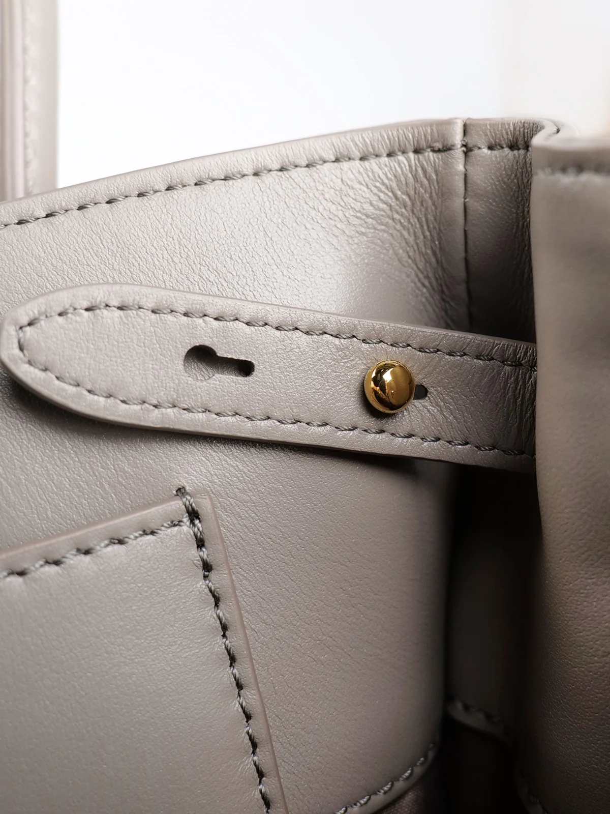 Сумка-багет Miu Miu через плечо - серая