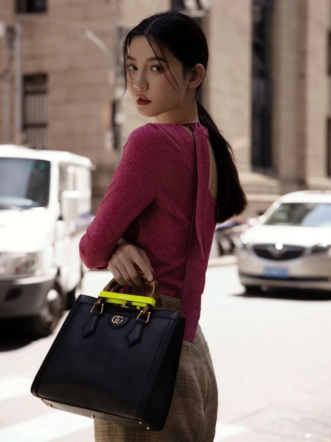 Сумка Gucci Bamboo - Фотографии в одежде - 2