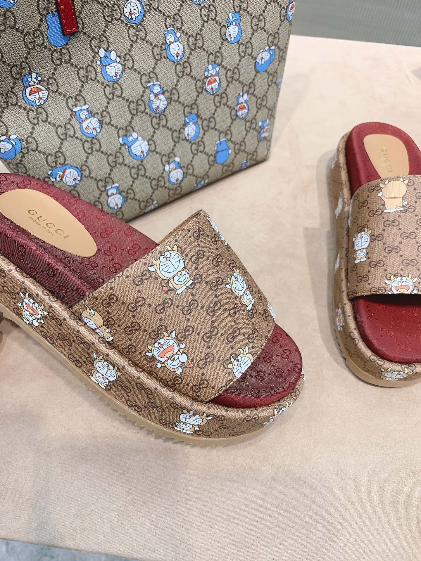 Сандалии на платформе Gucci