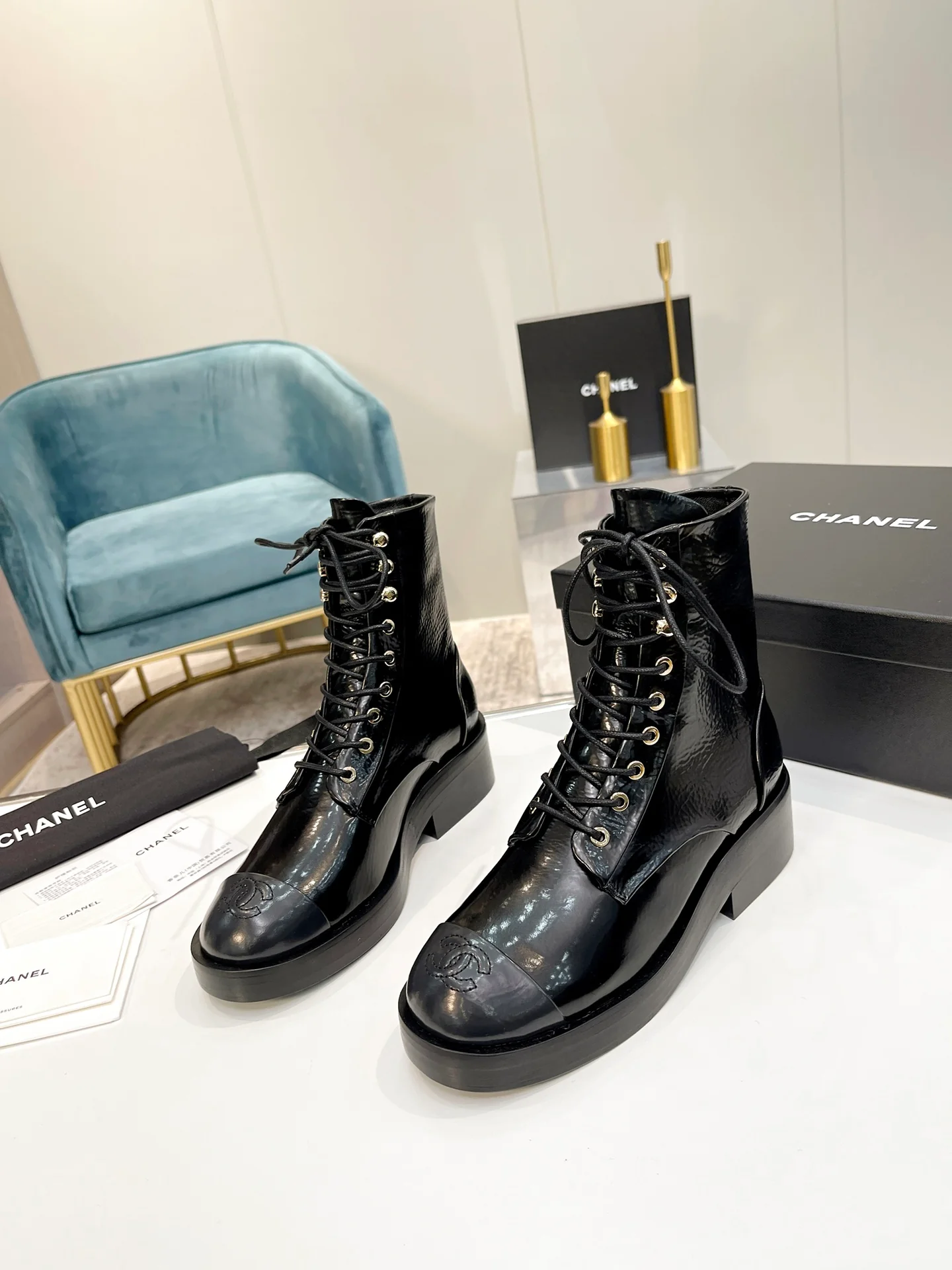 Chanel - Ботинки до середины икры на шнуровке - Черные