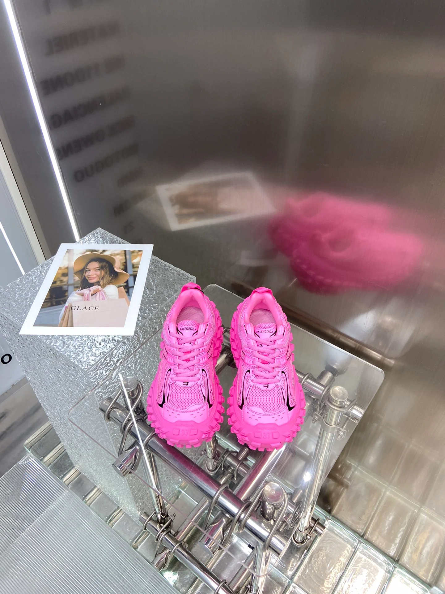 Массивные кроссовки Balenciaga в стиле автомобильных шин - унисекс - розовые