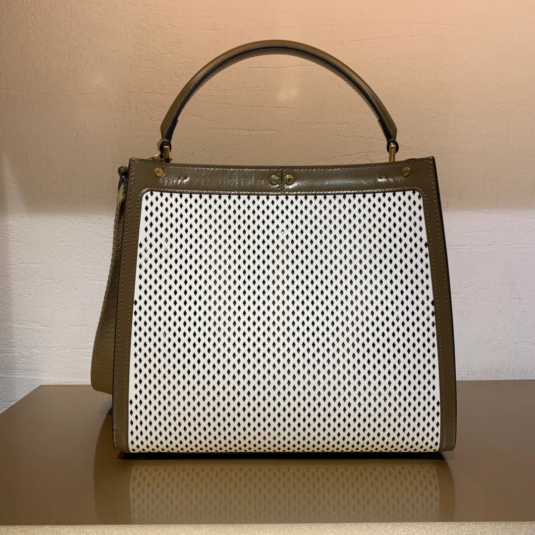 Сумка Fendi Peekaboo Lite Medium из натуральной кожи.