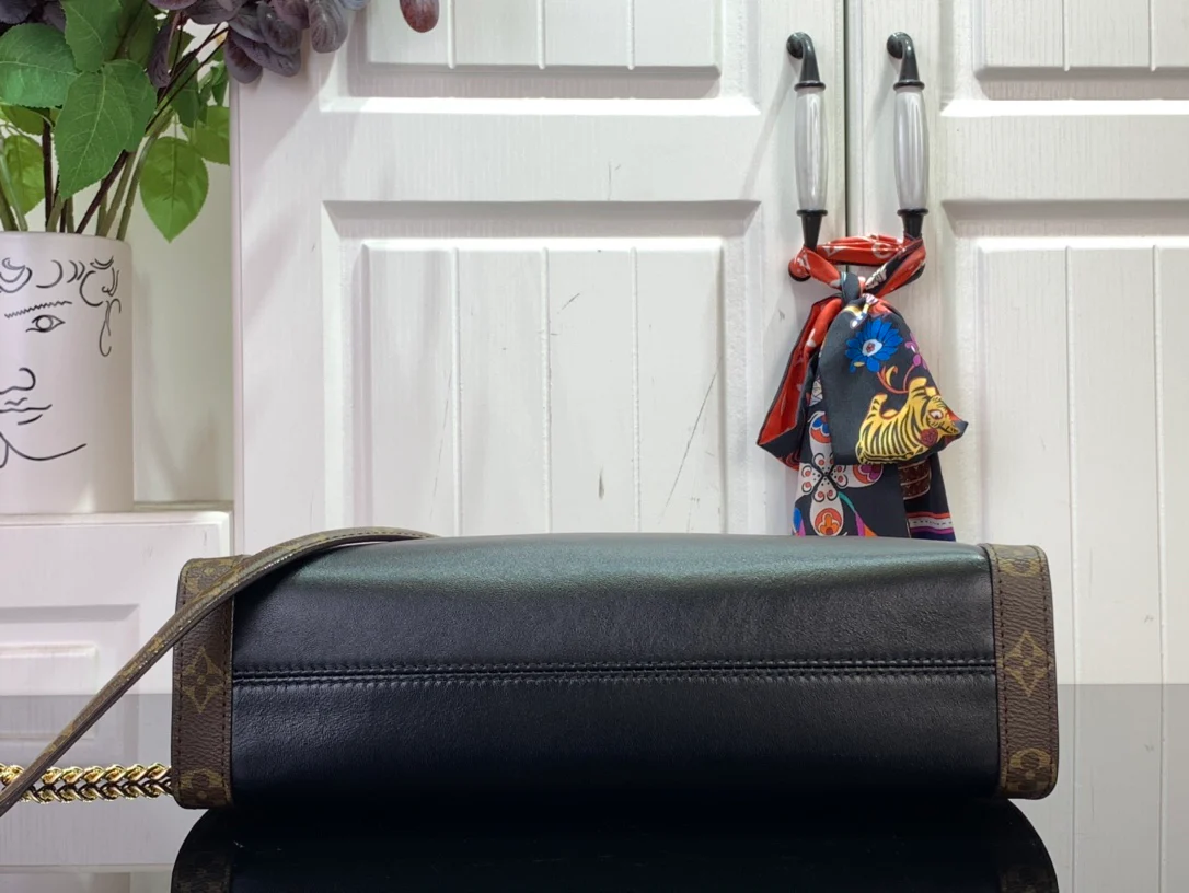 Маленькая сумка LV Nova Classic - черная