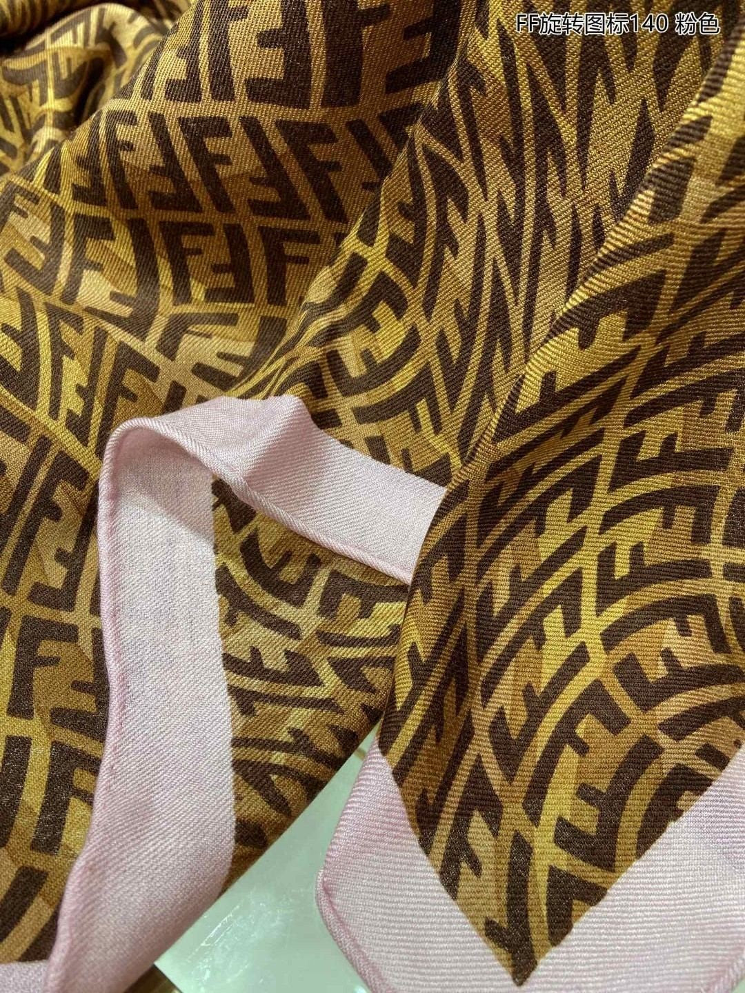 Квадратный шарф Fendi Rotating Icon - 140 см - 70% - Кашемир - 30% - Шелк - 1 шт.